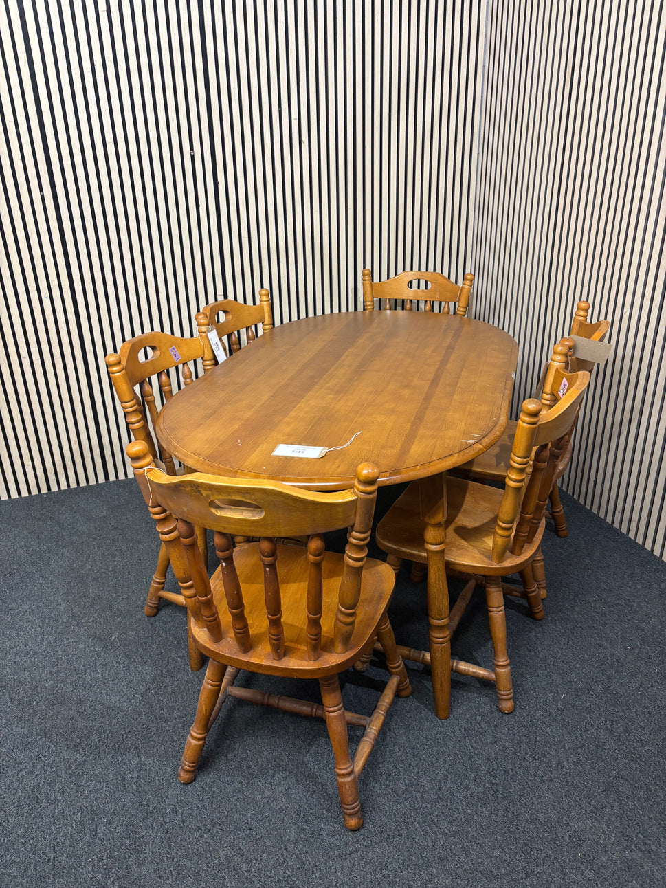 Solid pine framed kitchen table with 6 solid pine spindle back matching chairs (H 74 x W 148 x D 89 cm) 3126