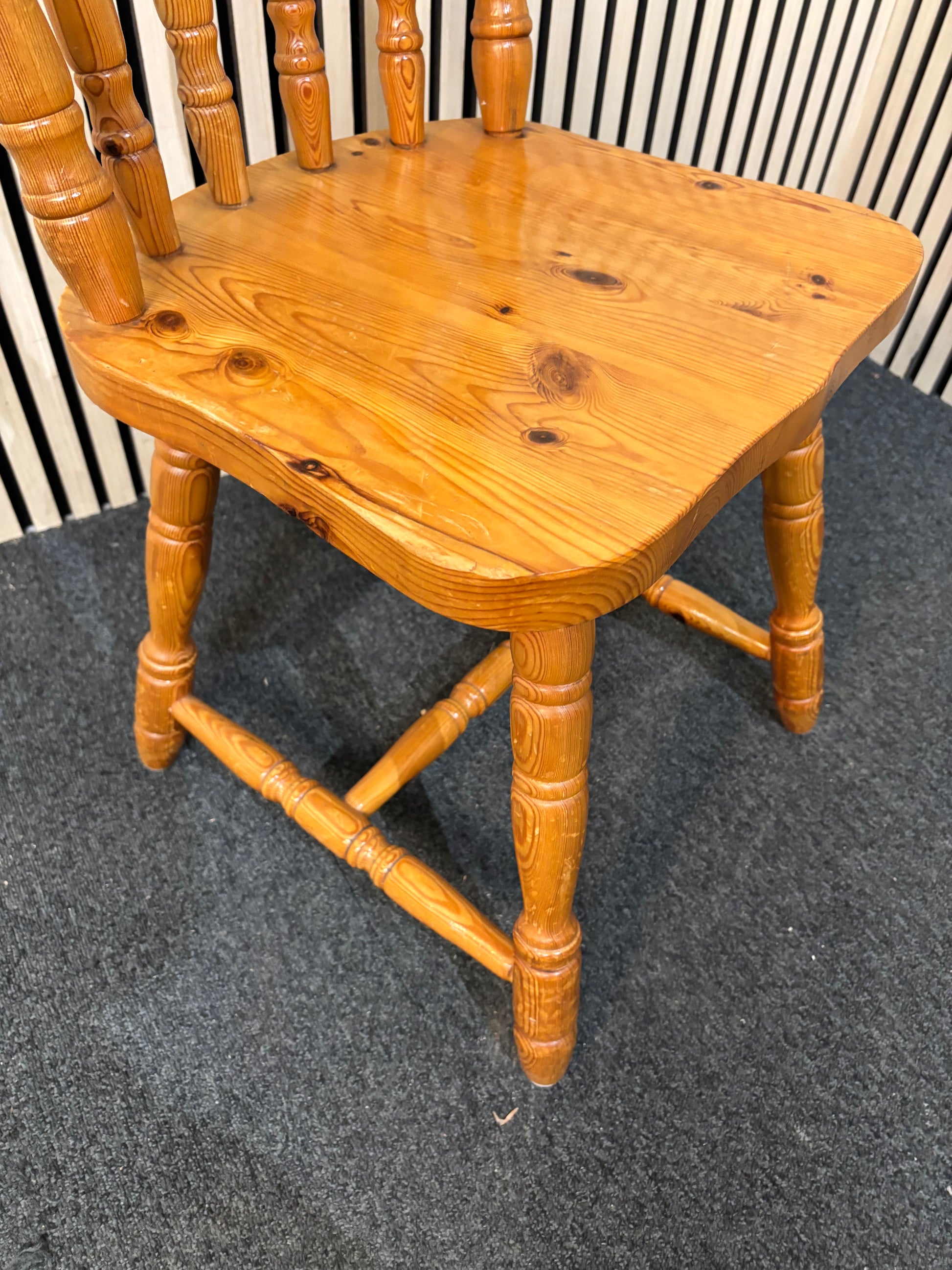 Solid pine spindle back kitchen chair 3126