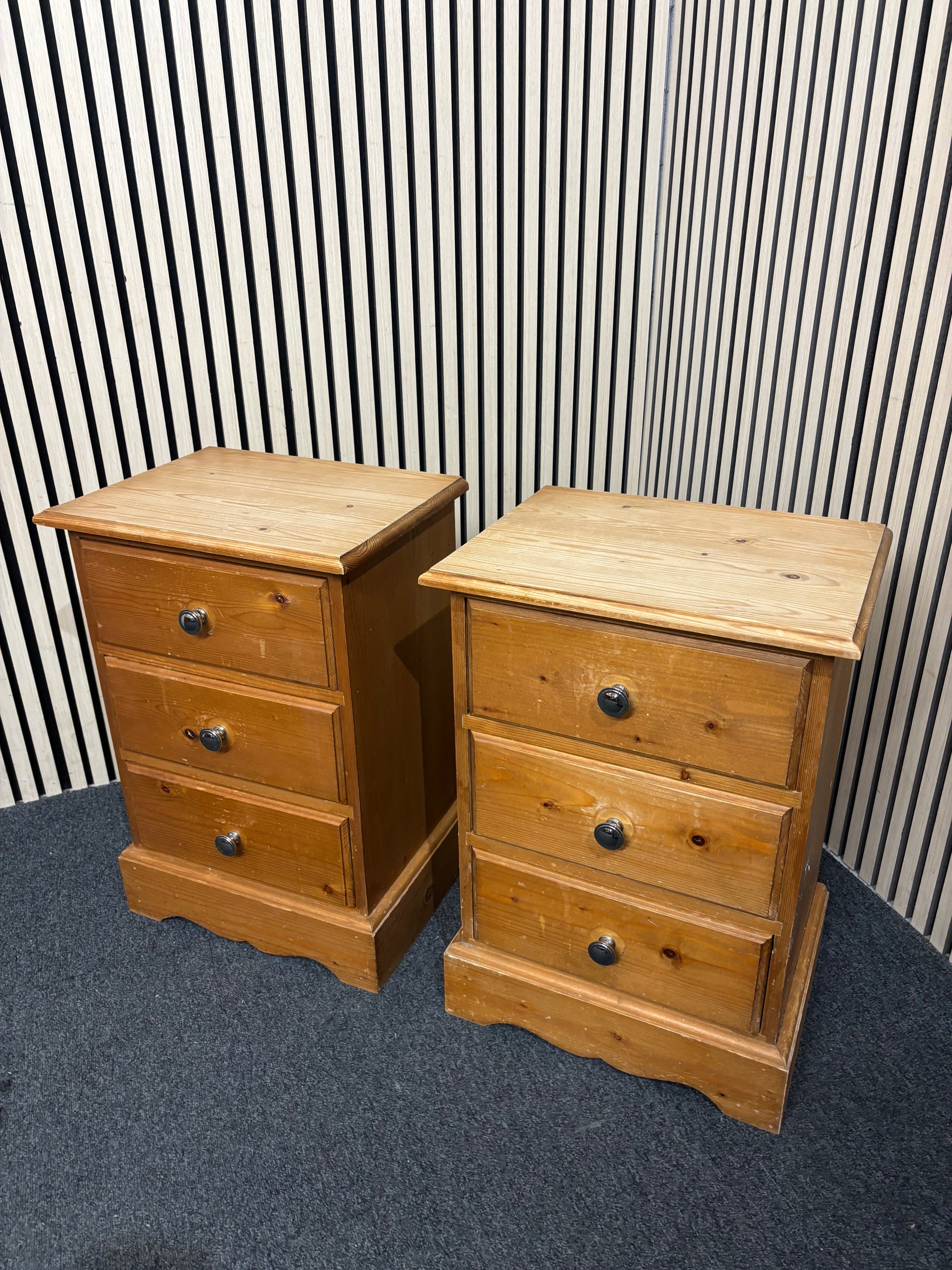 Natural solid pine 3 drawer bedside locker 3126