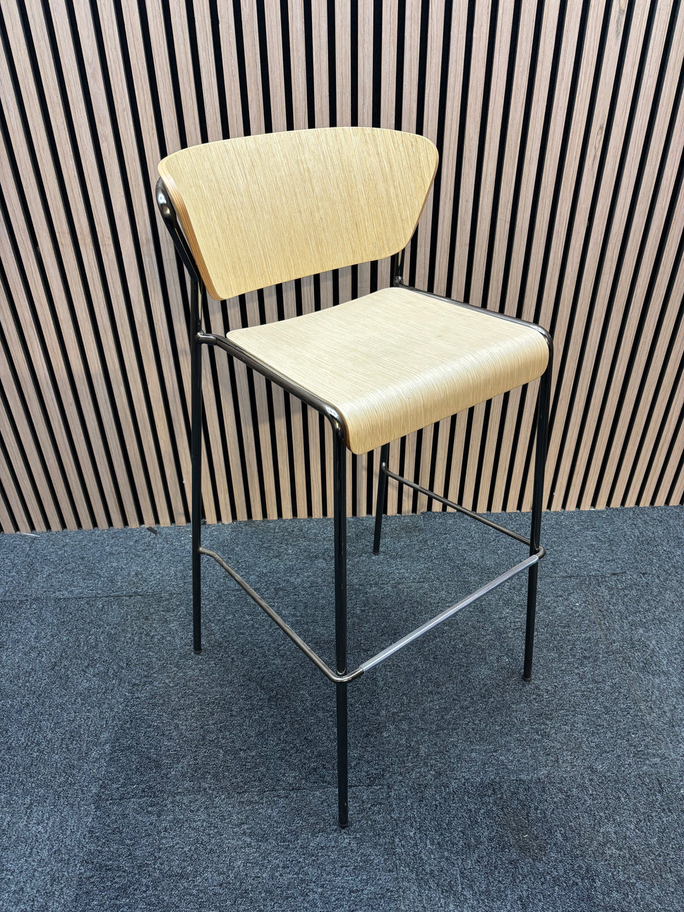 Salo bar stool with natural oak and solid 4 legged black frame