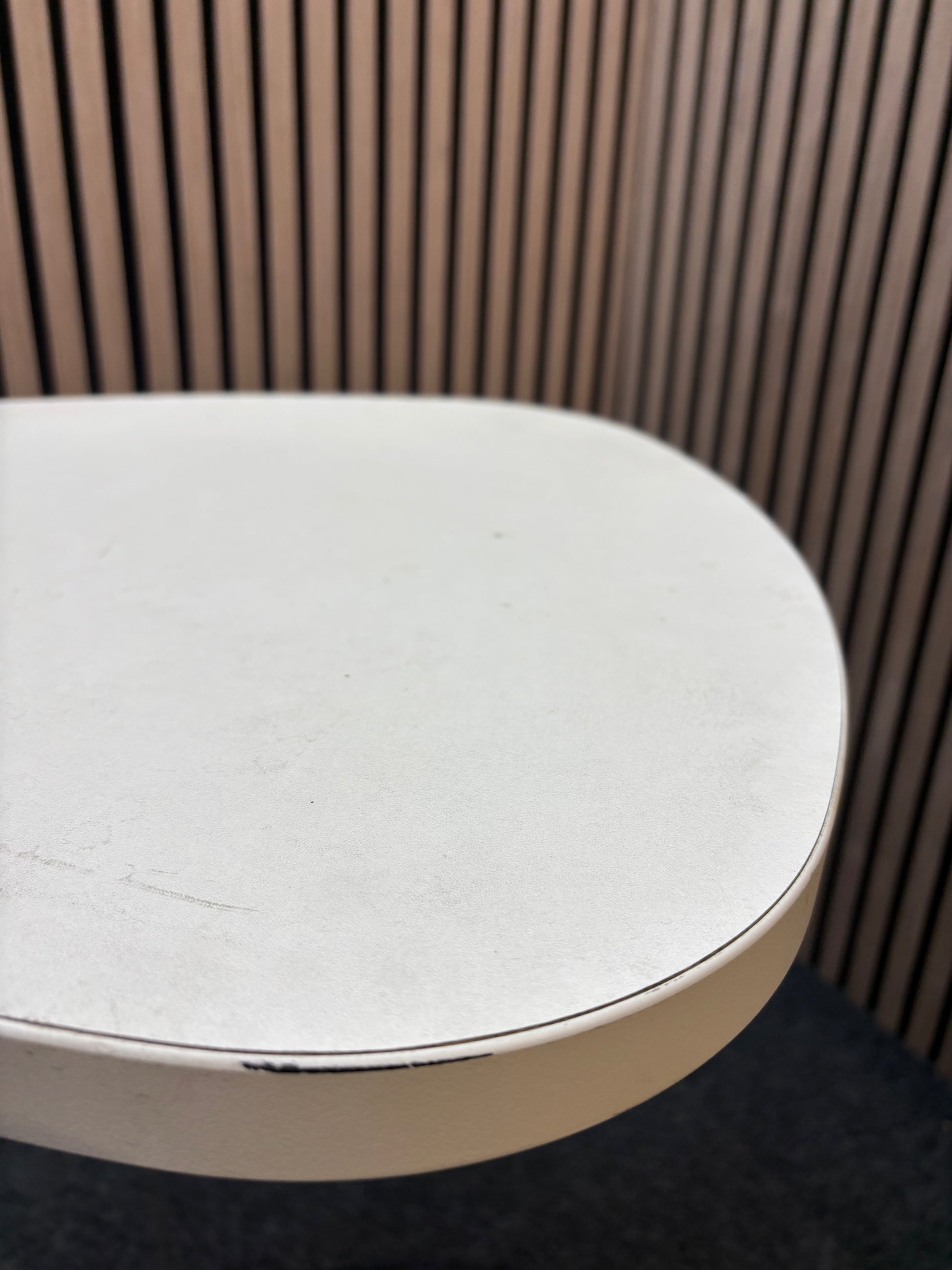 Buddy laptop table with black frame and shield top - white