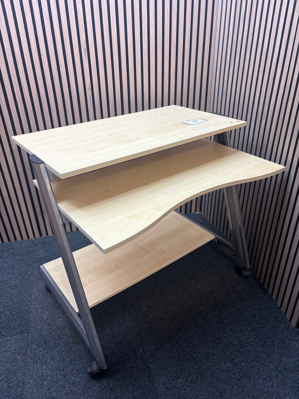 Maple laminate PC desk on castors (W 90 x D 50 cm) 2226