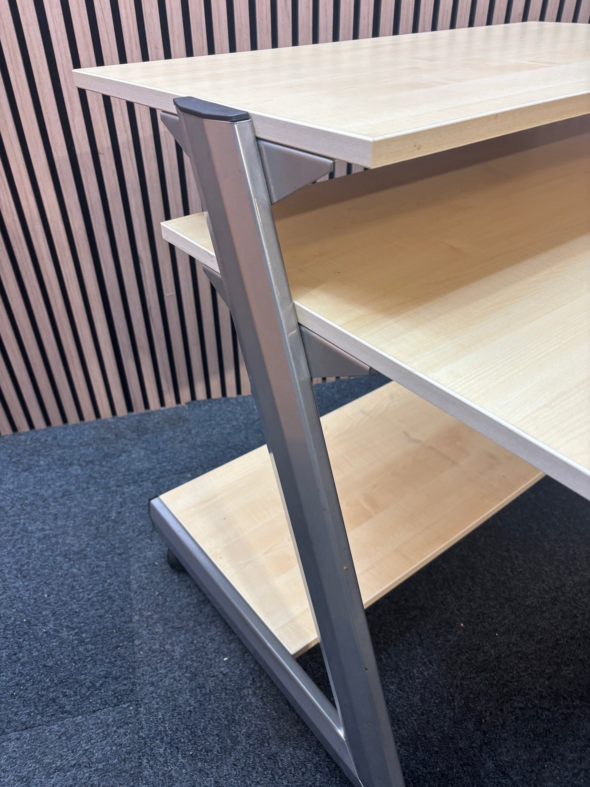Maple laminate PC desk on castors (W 90 x D 50 cm) 2226