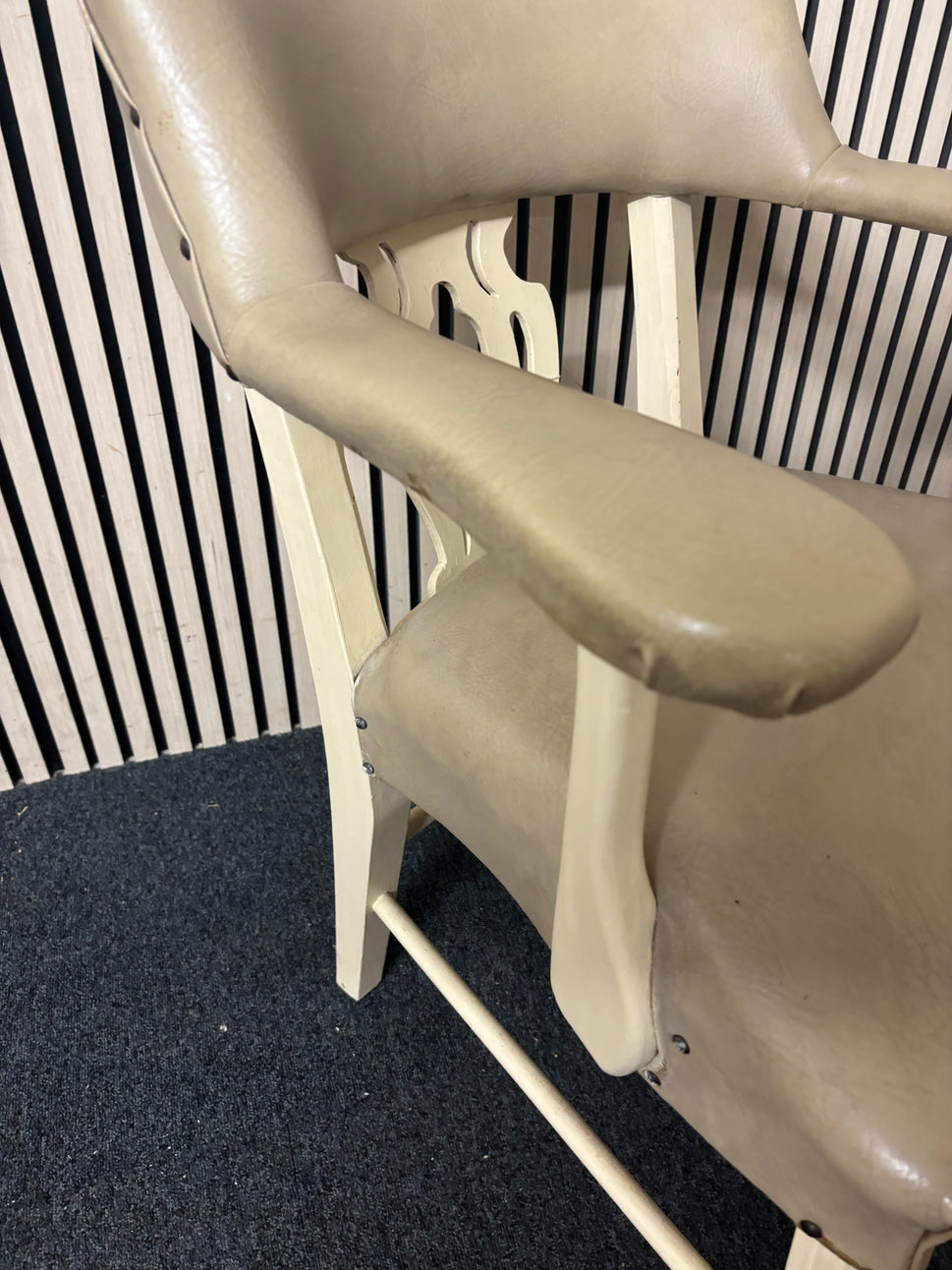 Cream leatherette carver armchair 2226