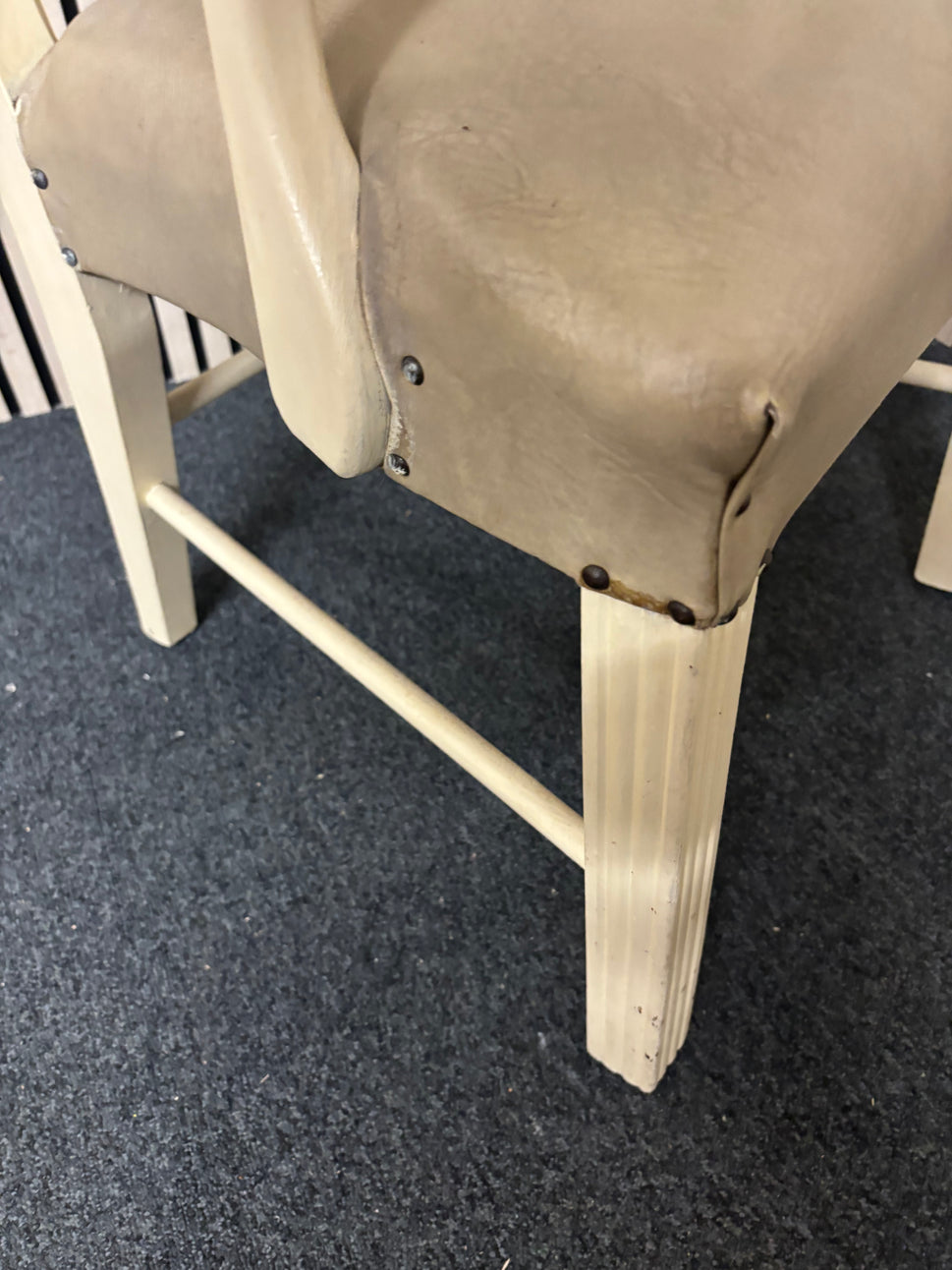 Cream leatherette carver armchair 2226