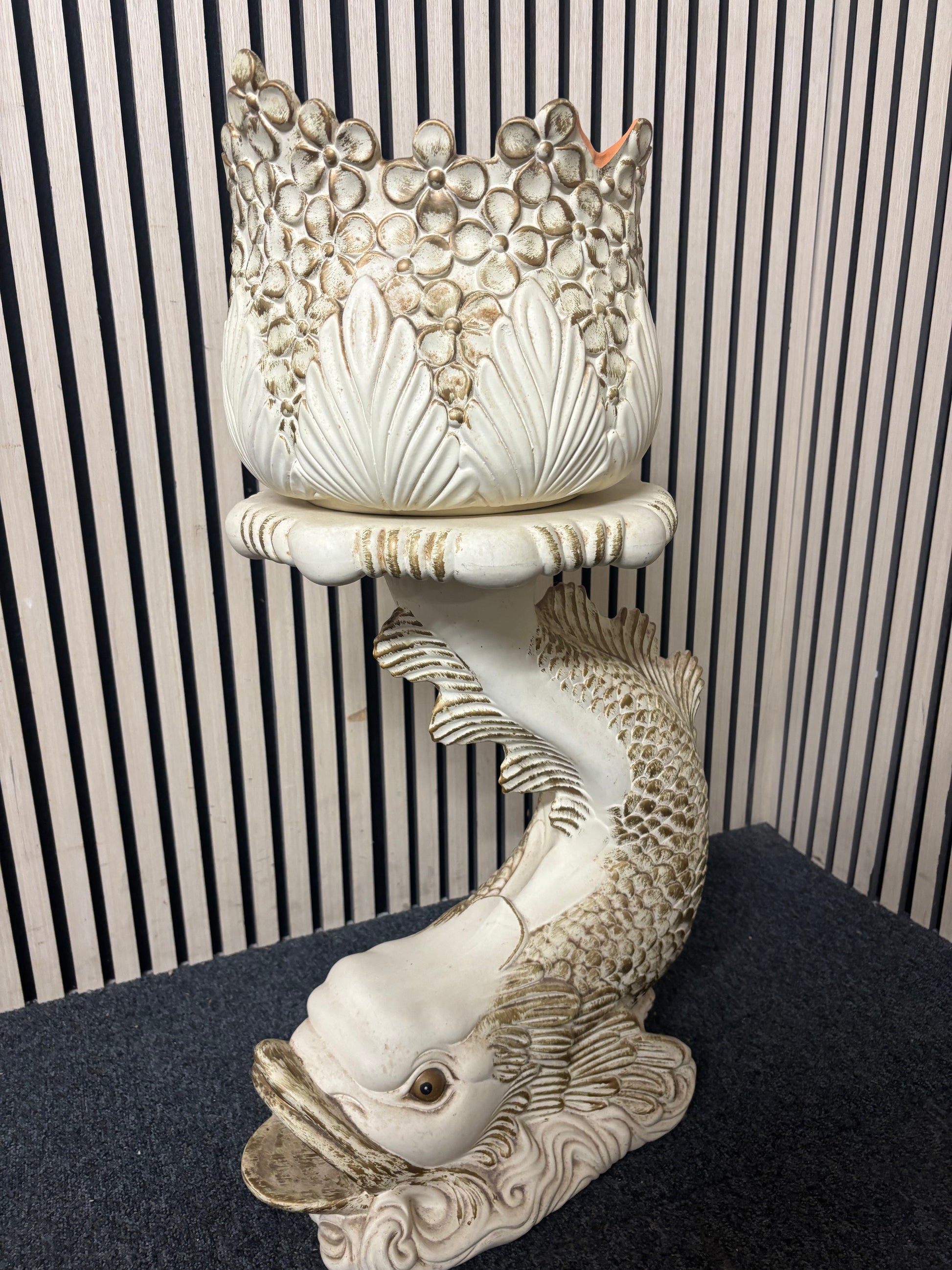 Fish jug and podium 2226