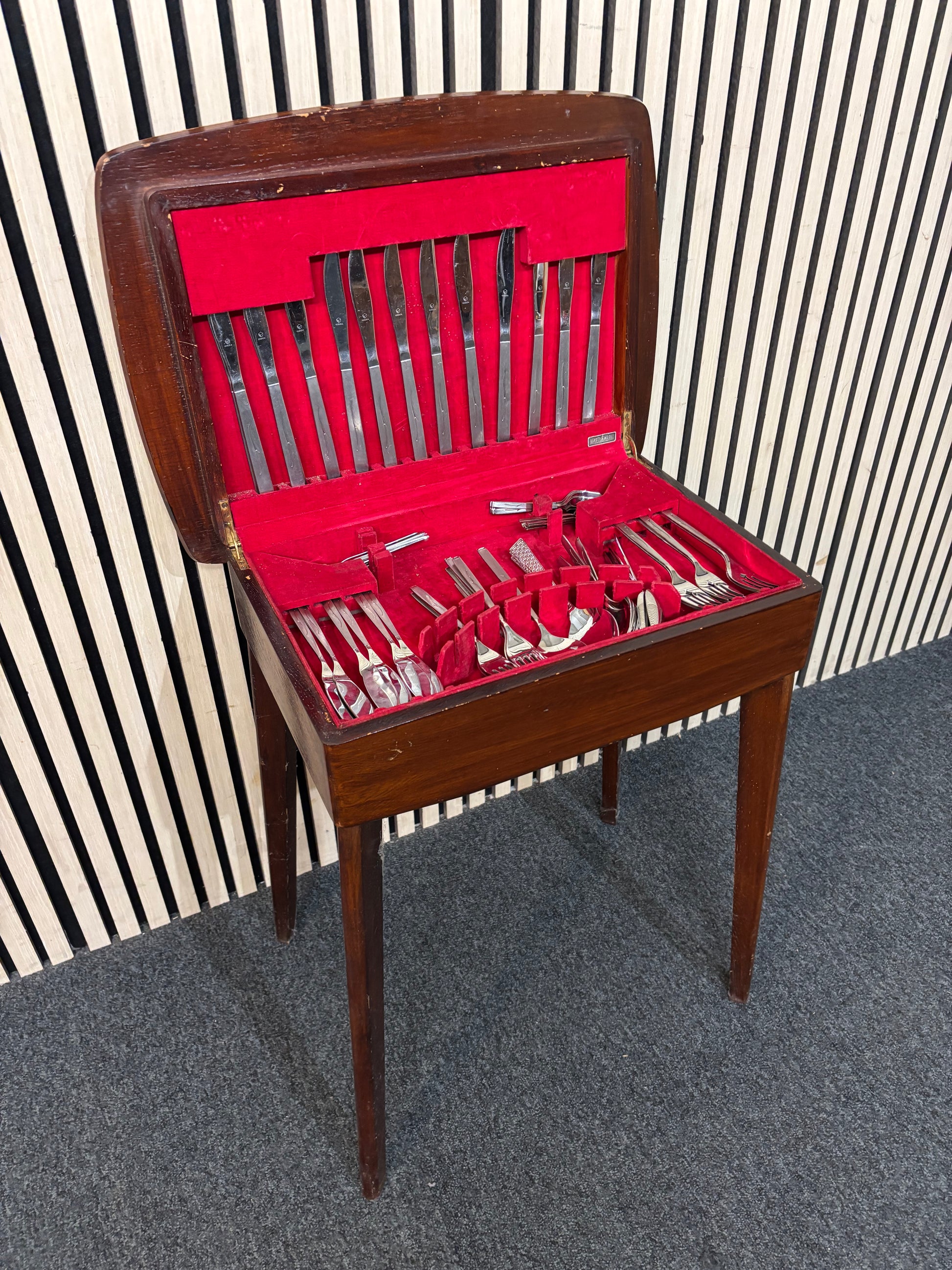 Mahogany framed top open cutlery set with table 3126