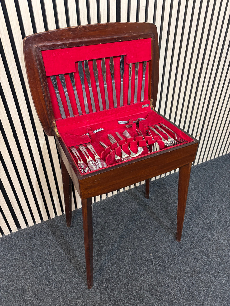 Mahogany framed top open cutlery set with table 3126