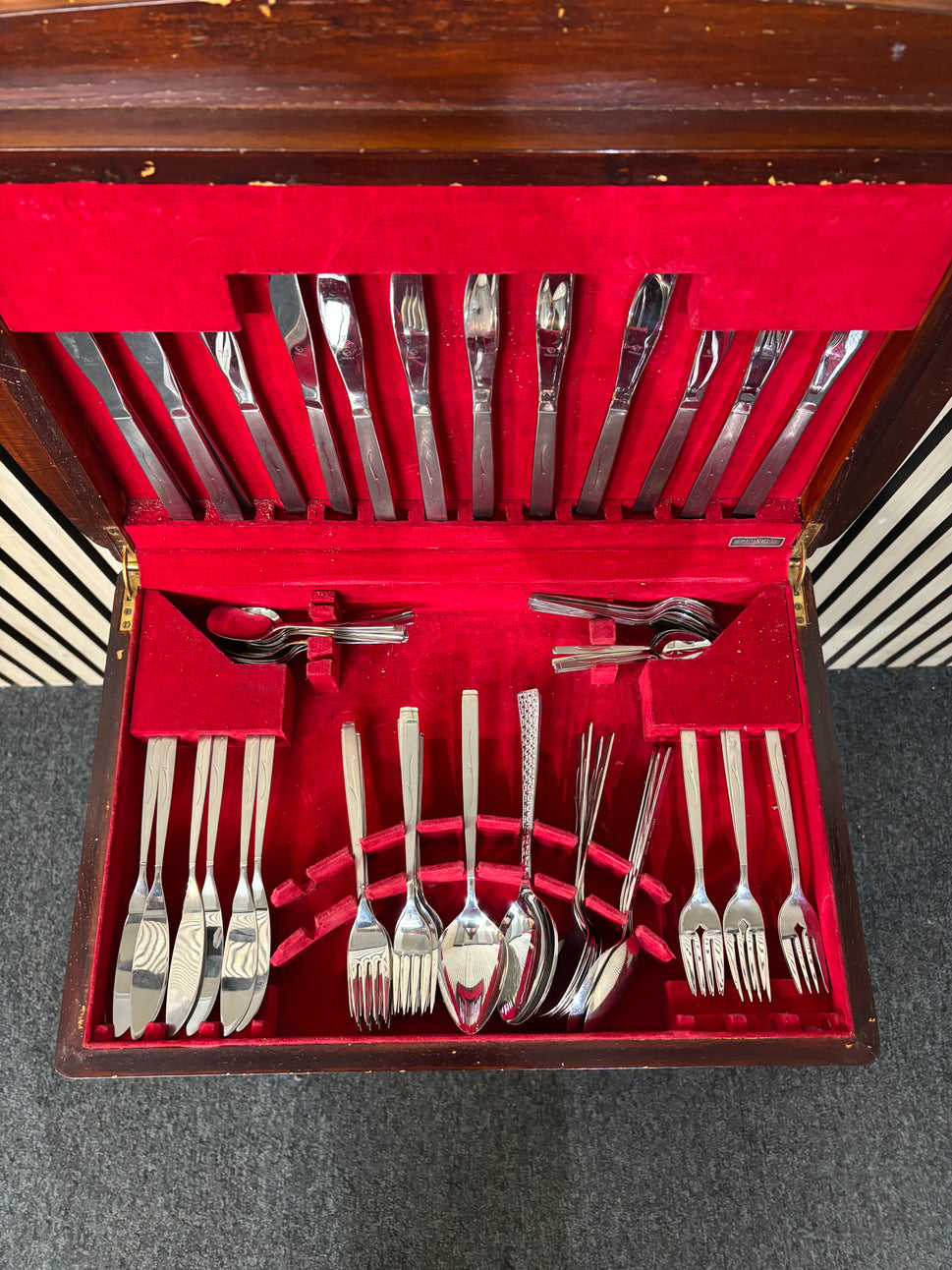 Mahogany framed top open cutlery set with table 3126