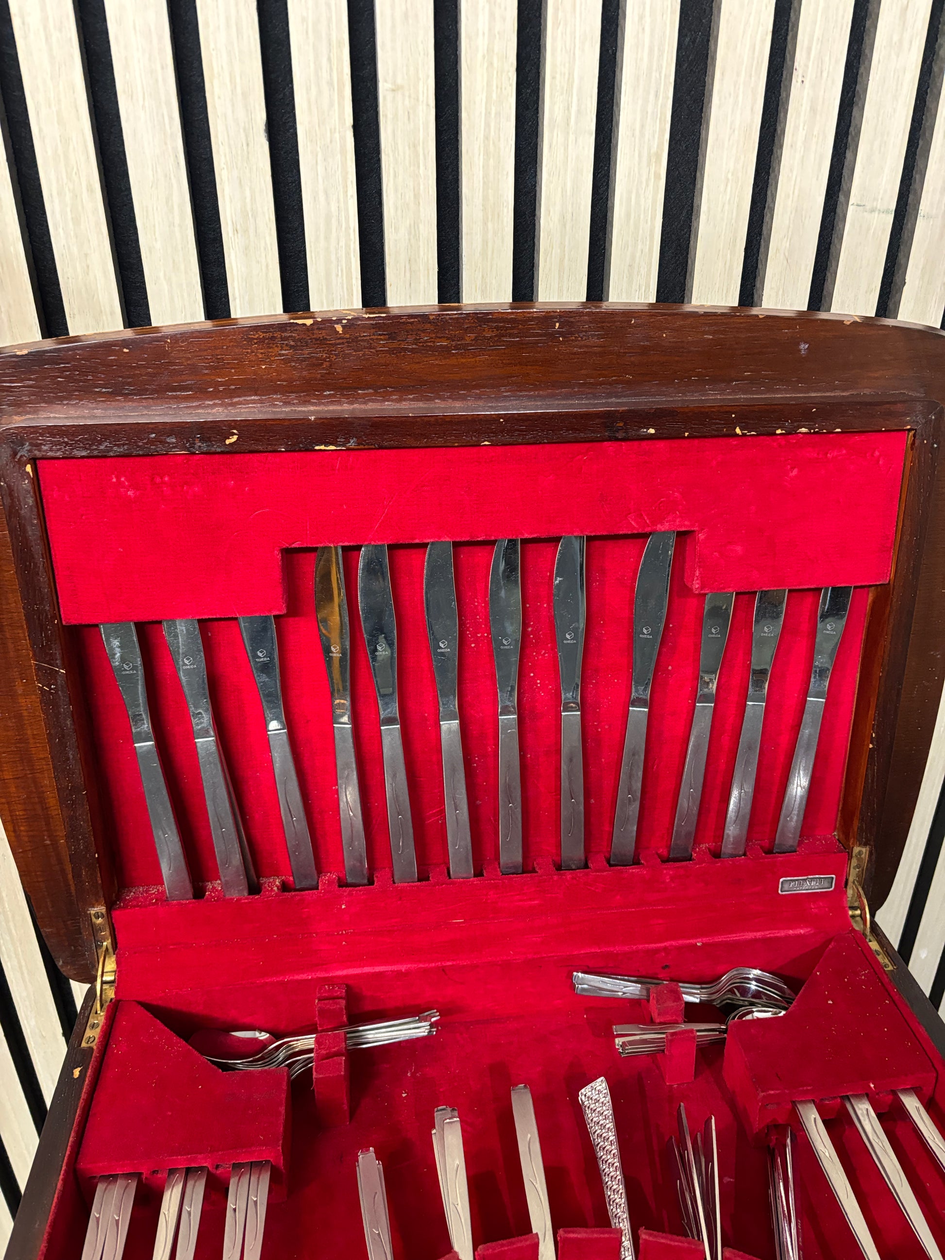Mahogany framed top open cutlery set with table 3126