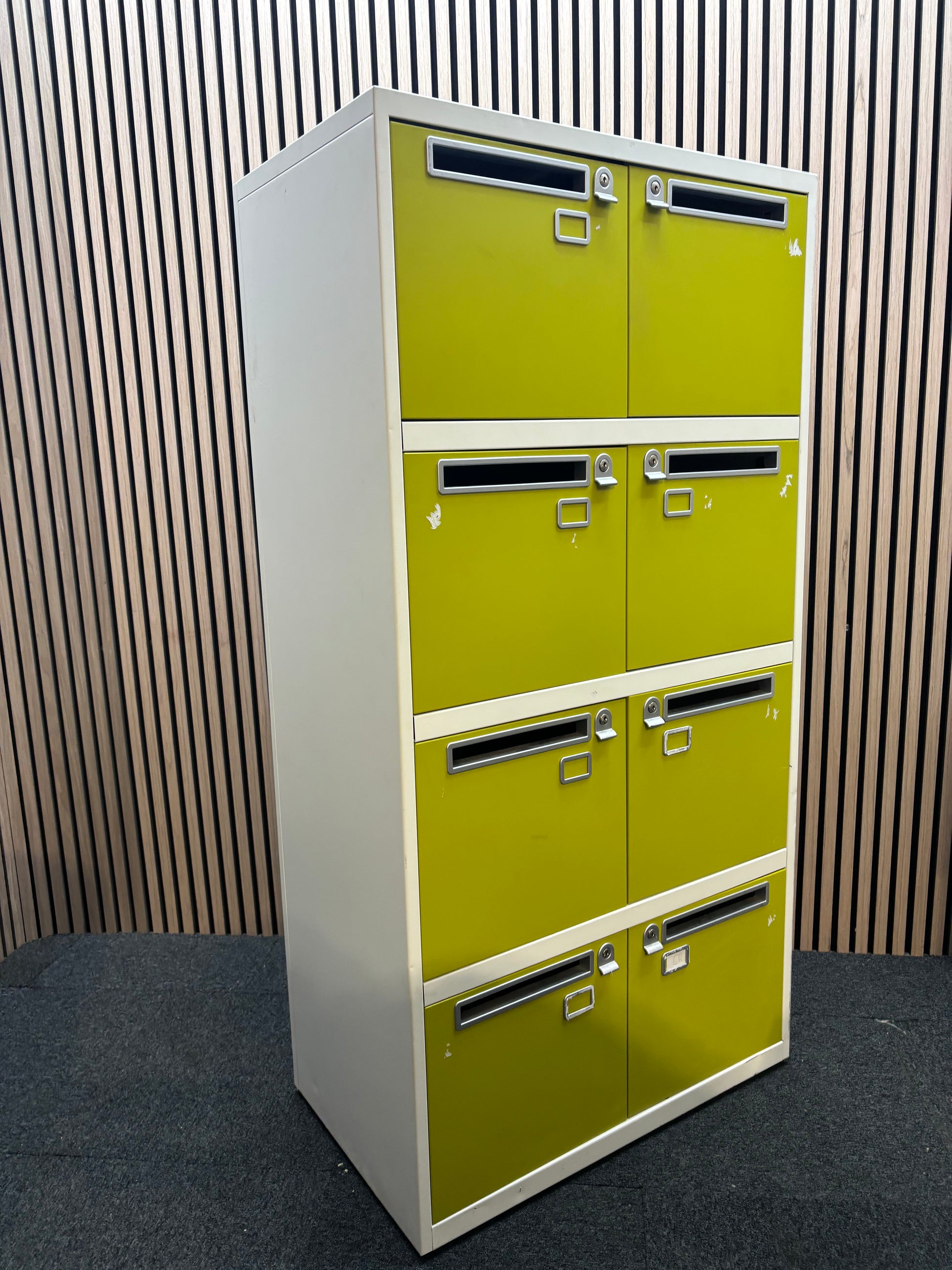 Green and white 8 door storage filer unit (H 160 x W 80 x D 47 cm)