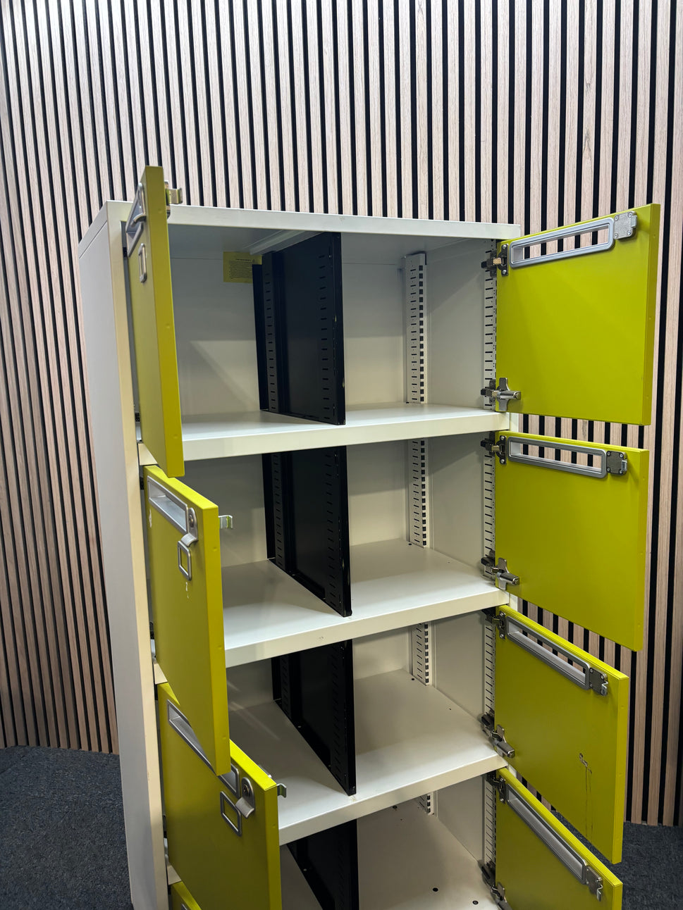 Green and white 8 door storage filer unit (H 160 x W 80 x D 47 cm)