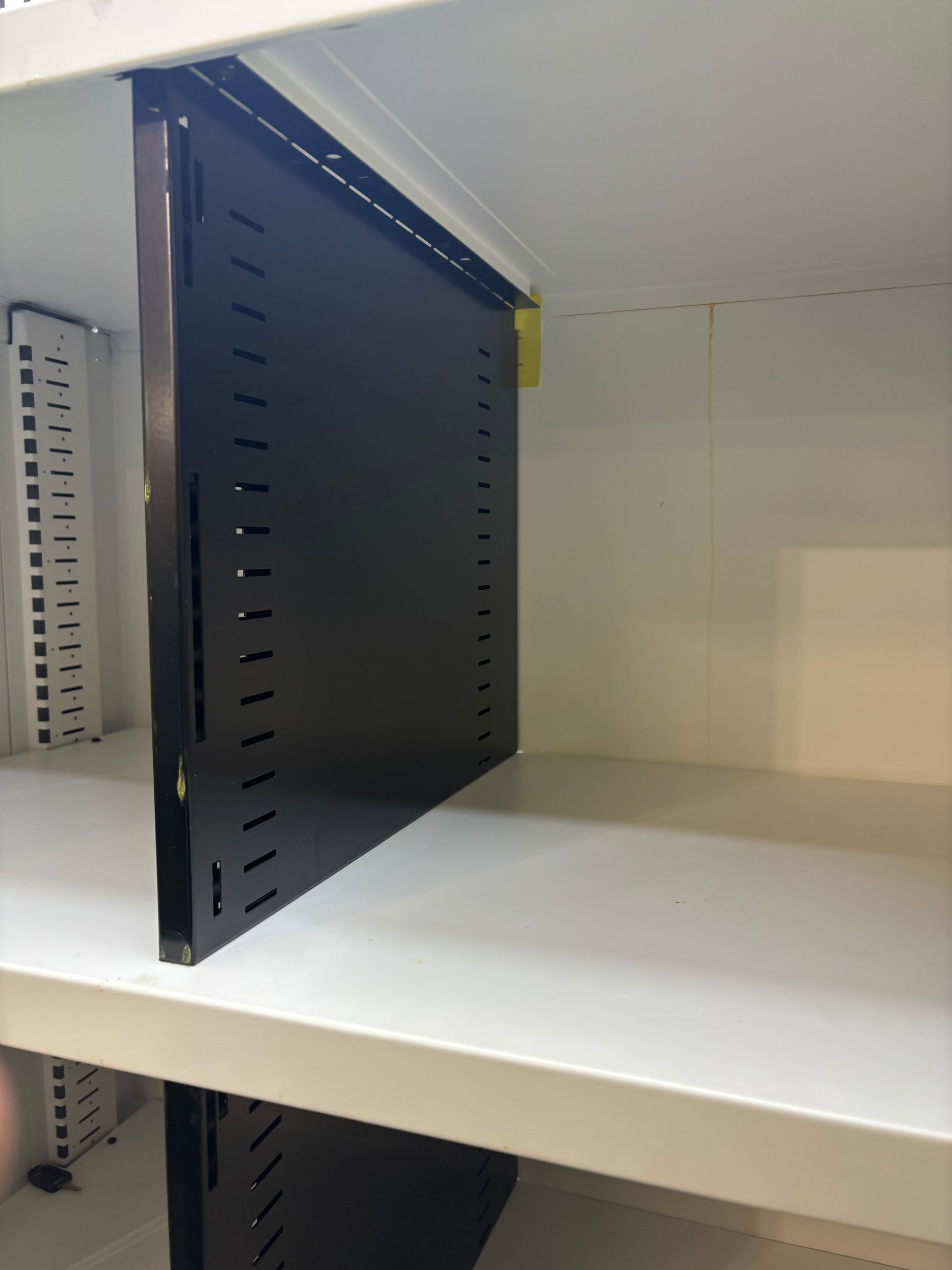 Green and white 8 door storage filer unit (H 160 x W 80 x D 47 cm)
