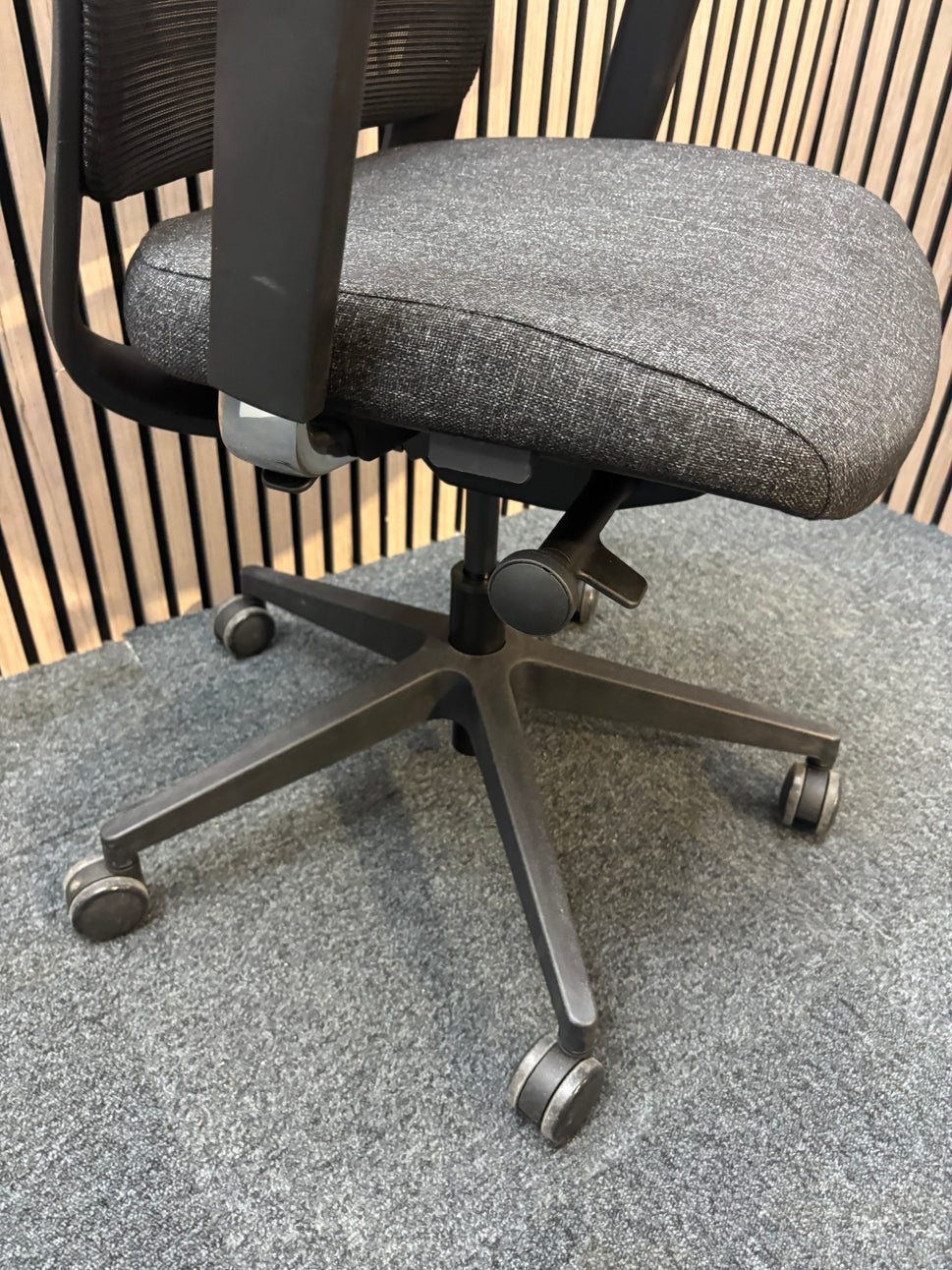 NEW Lennon Black mesh back 3 lever multifunction executive swivel chair with charcoal seat and height adjustable arms. LARGE QTYS AVAILABLE. PRICE INC VAT AT 23%