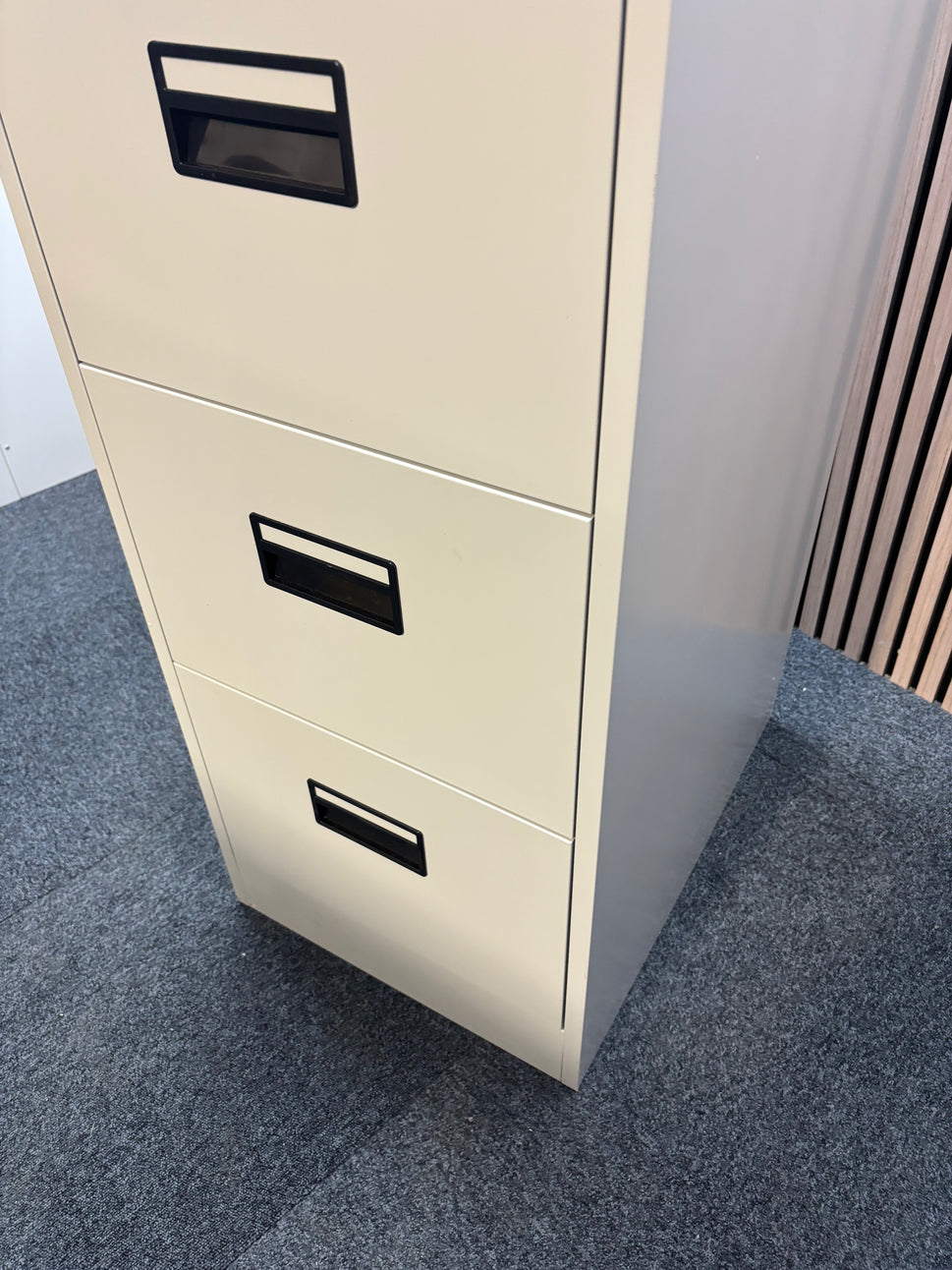 Grey metal 4 drawer filing cabinet