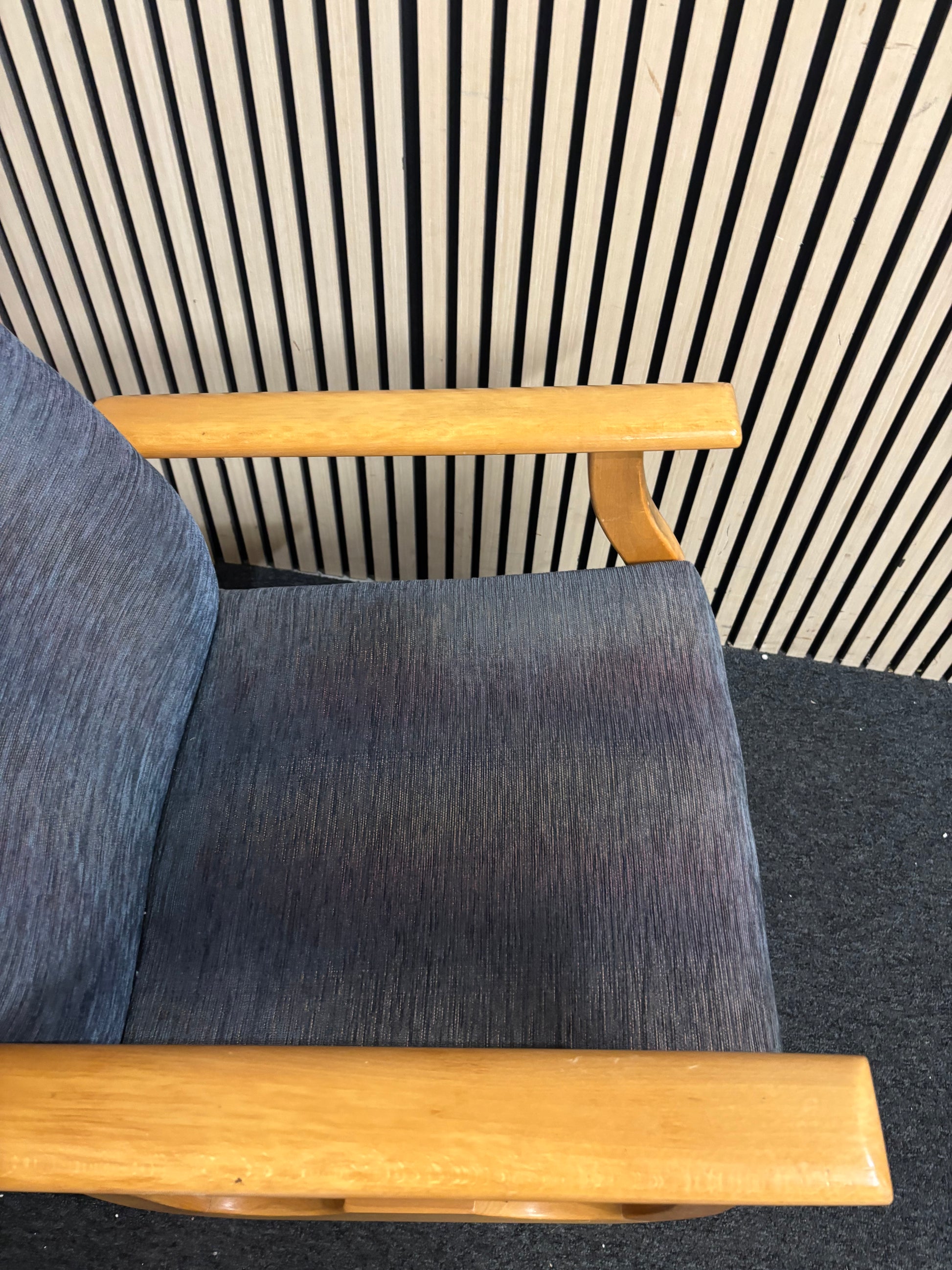 Solid beech rocking chair with blue fabric 43558