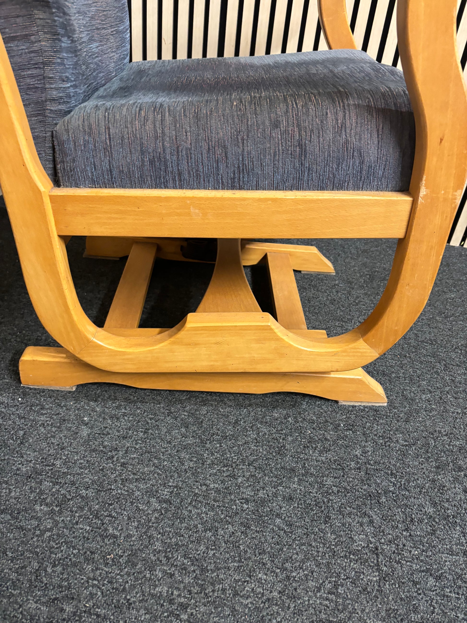 Solid beech rocking chair with blue fabric 43558
