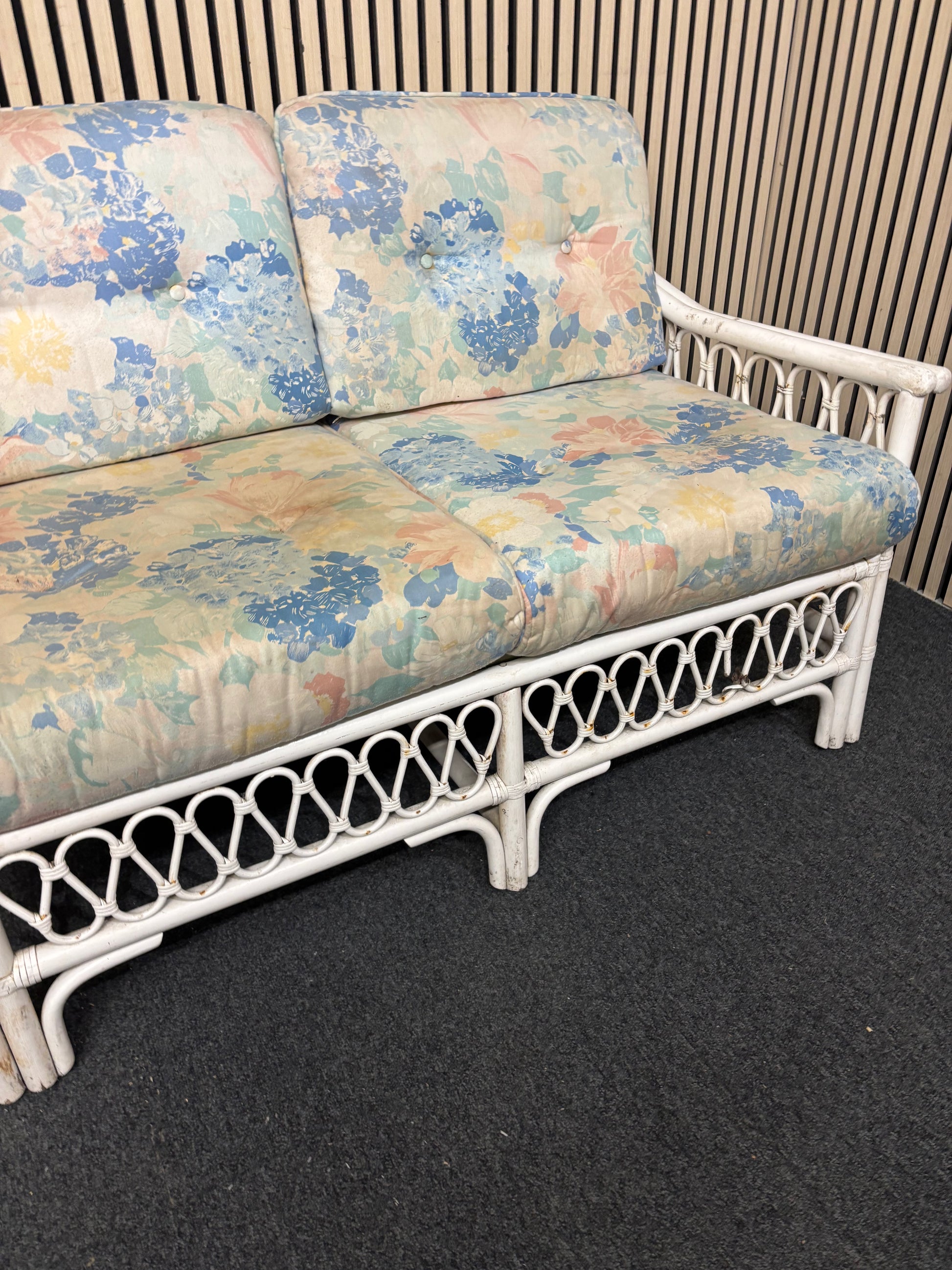 White wicker 2 seater sofa with mixed fabric cushions 43627