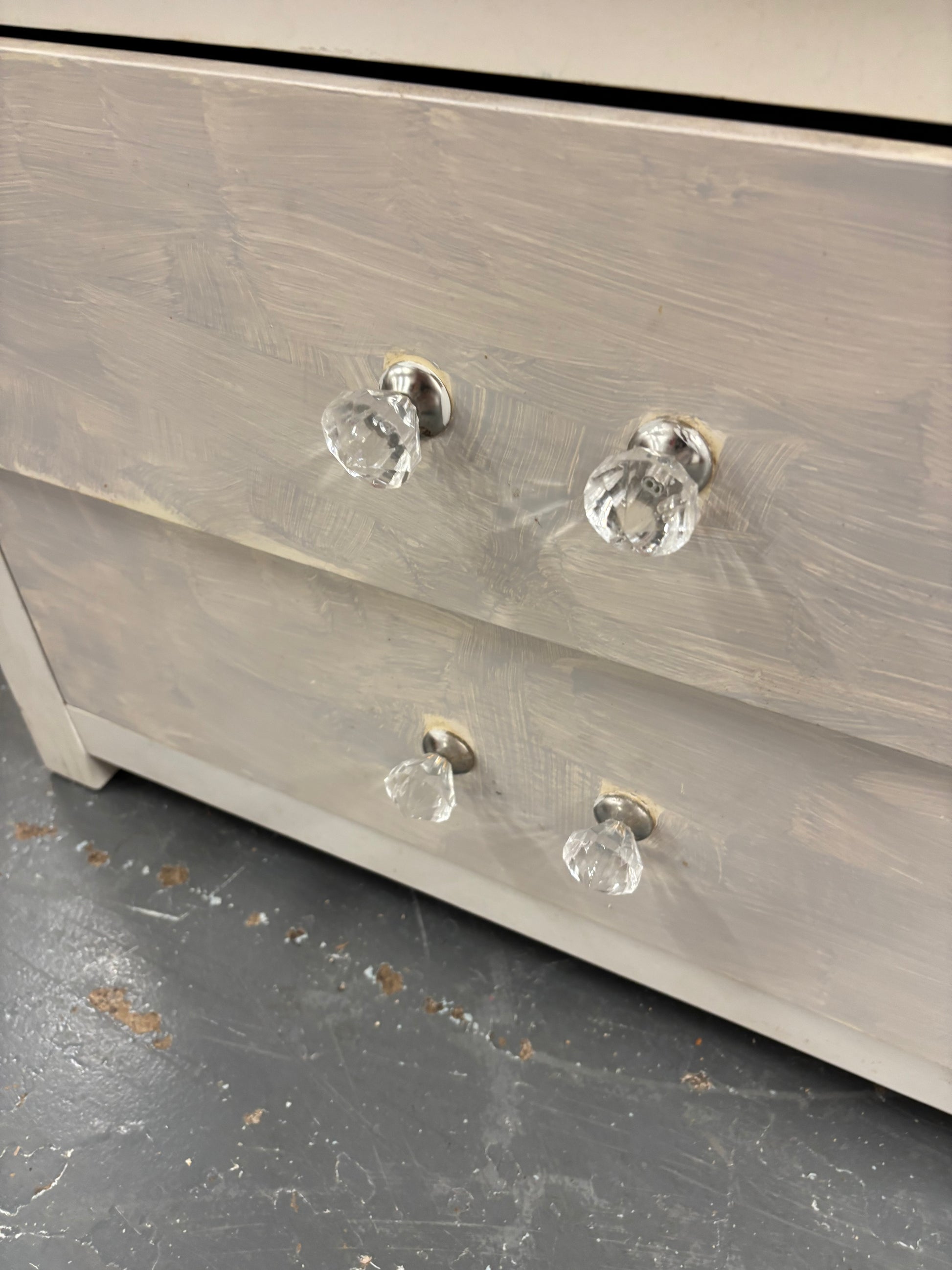 Oak top, 2 drawer white painted low chest of drawers (H 56 x W 80 x D 37 cm) 2425