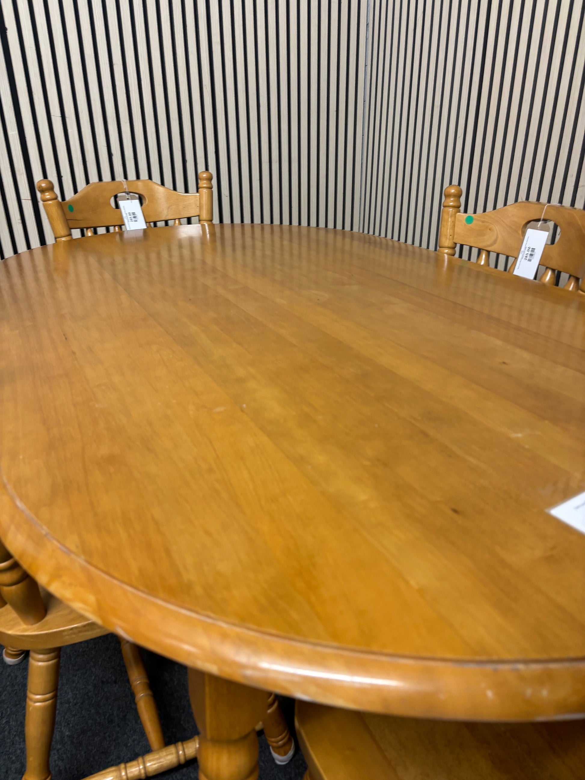 Solid pine 5ft dining table with 4 matching solid pine dining chairs 43648