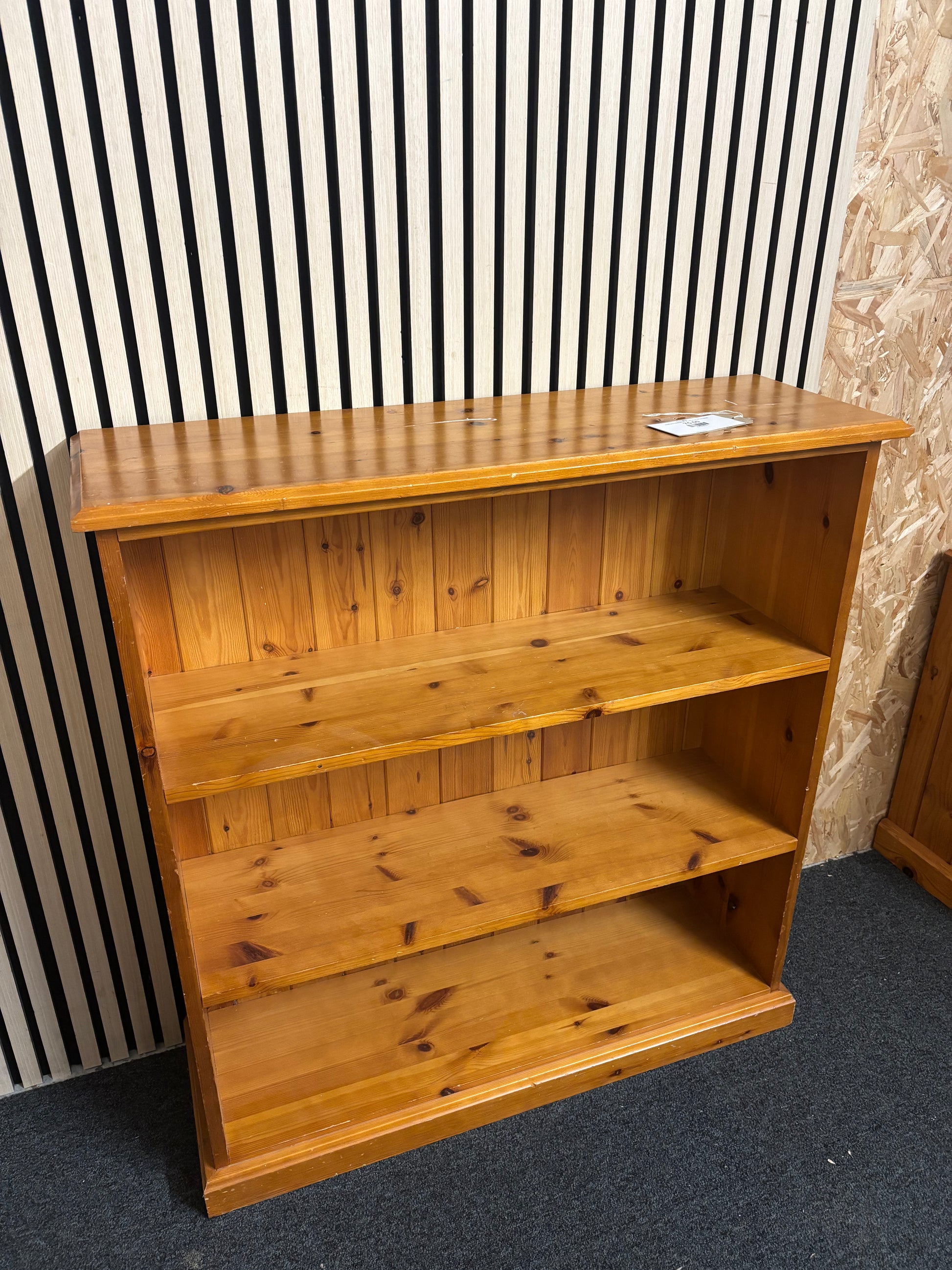 Solid pine bookcase (H 99 x W 93 x D 30 cm) 43639