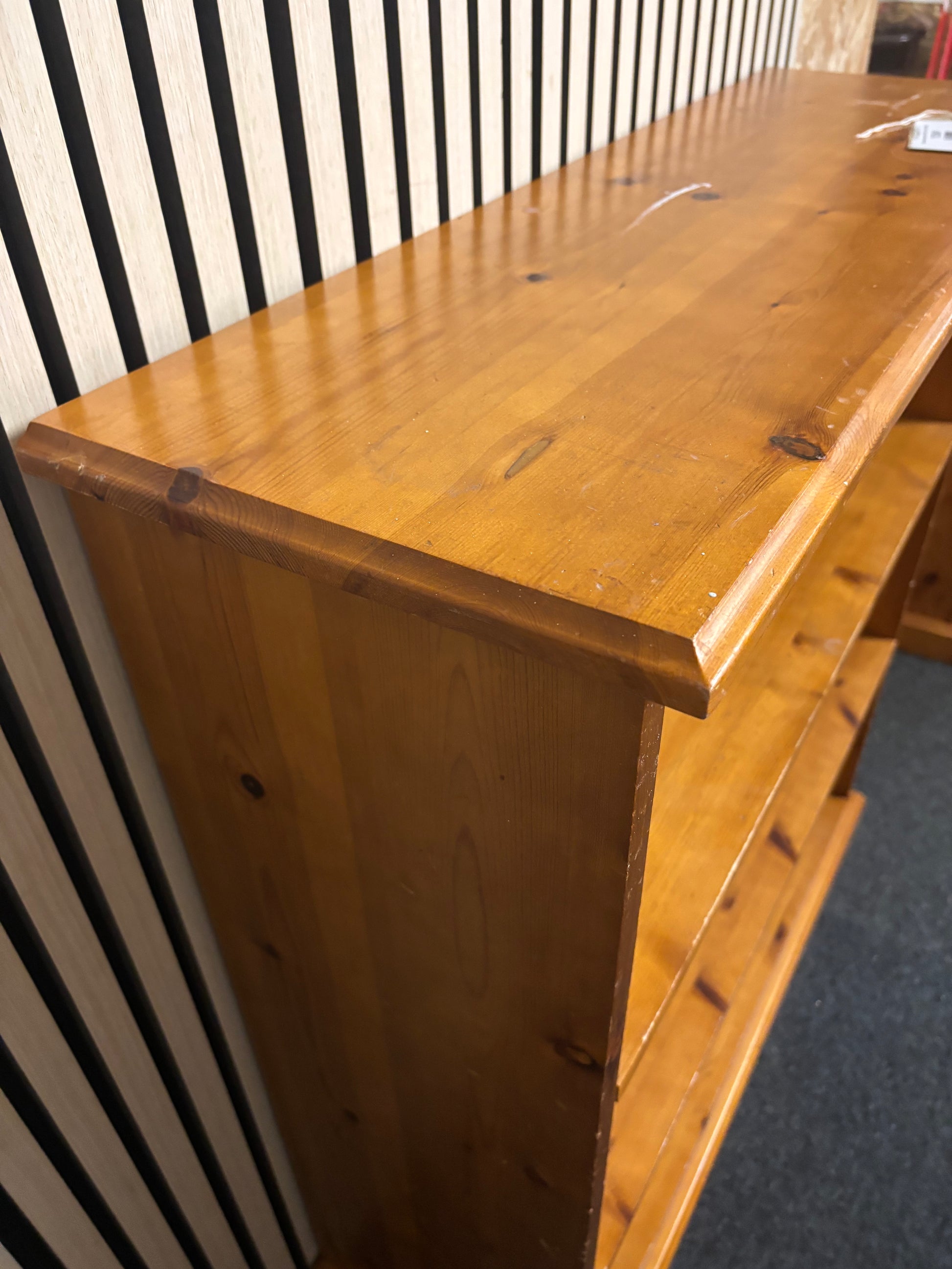Solid pine bookcase (H 99 x W 93 x D 30 cm) 43639