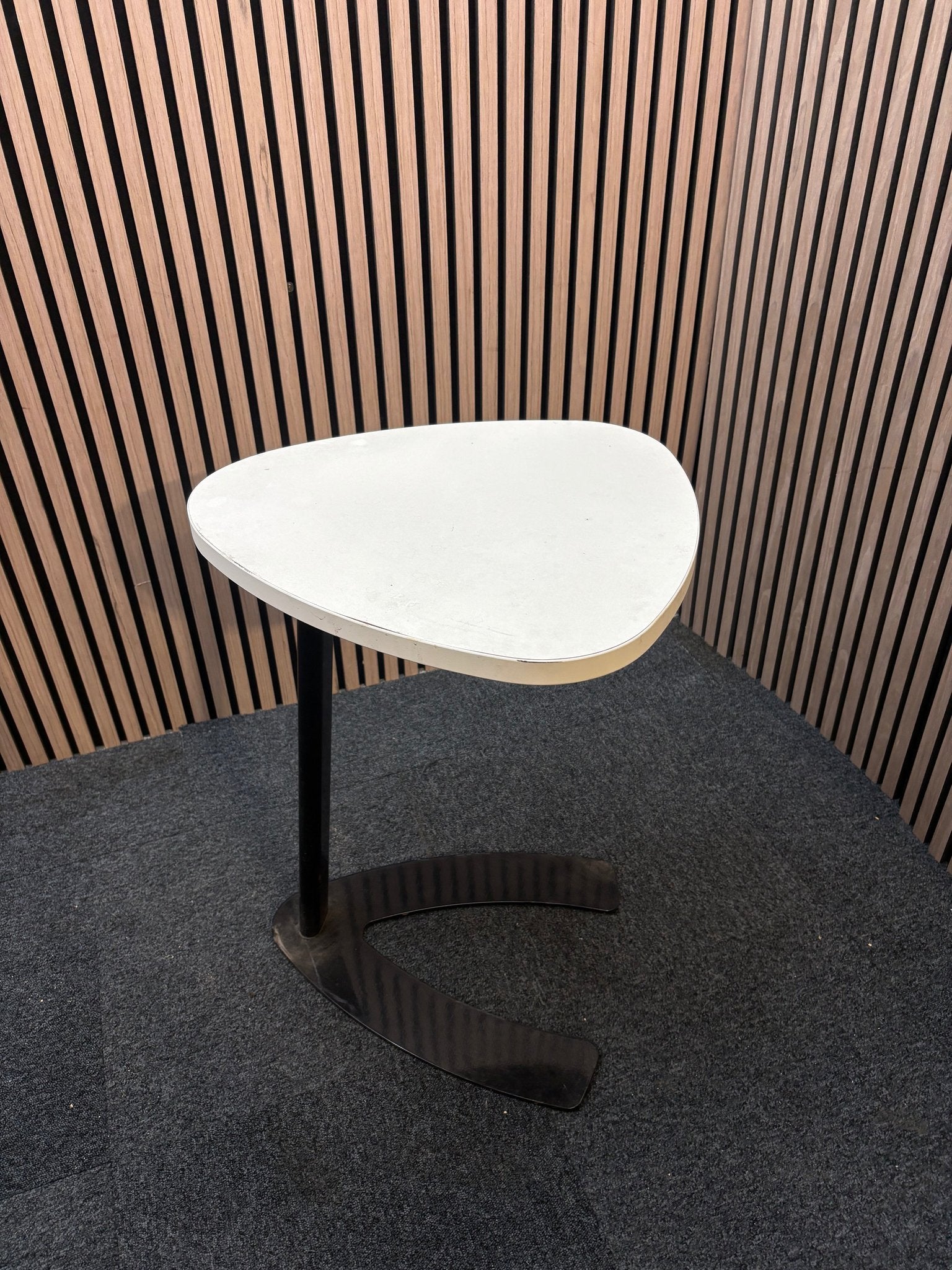 Buddy laptop table with black frame and shield top - white
