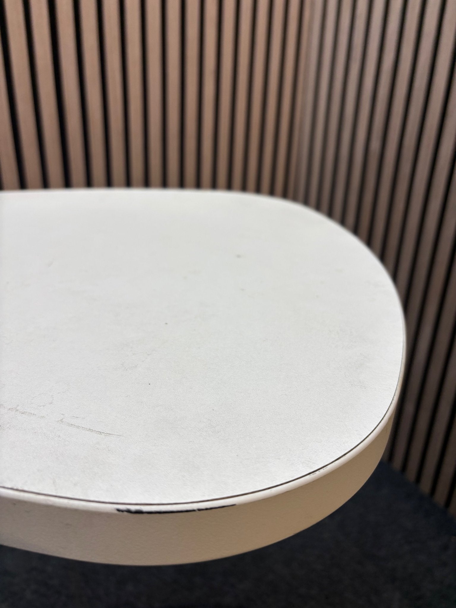 Buddy laptop table with black frame and shield top - white