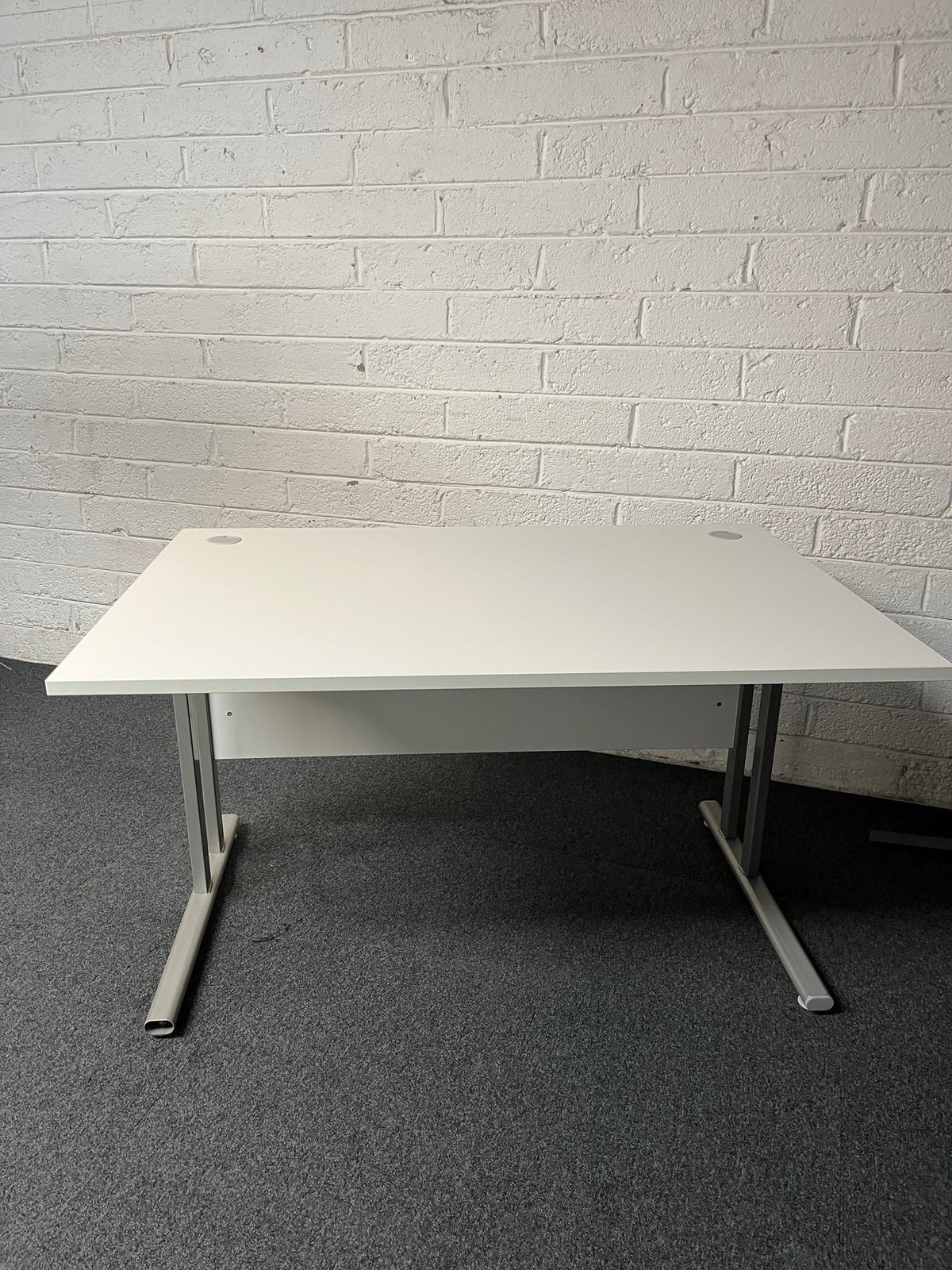 SECONDHAND 1200Lx800Dx720H White cantilever desk with silver metal frame and white modestly panel. IN EXCELLENT CONDITION. Price inclusive of VAT