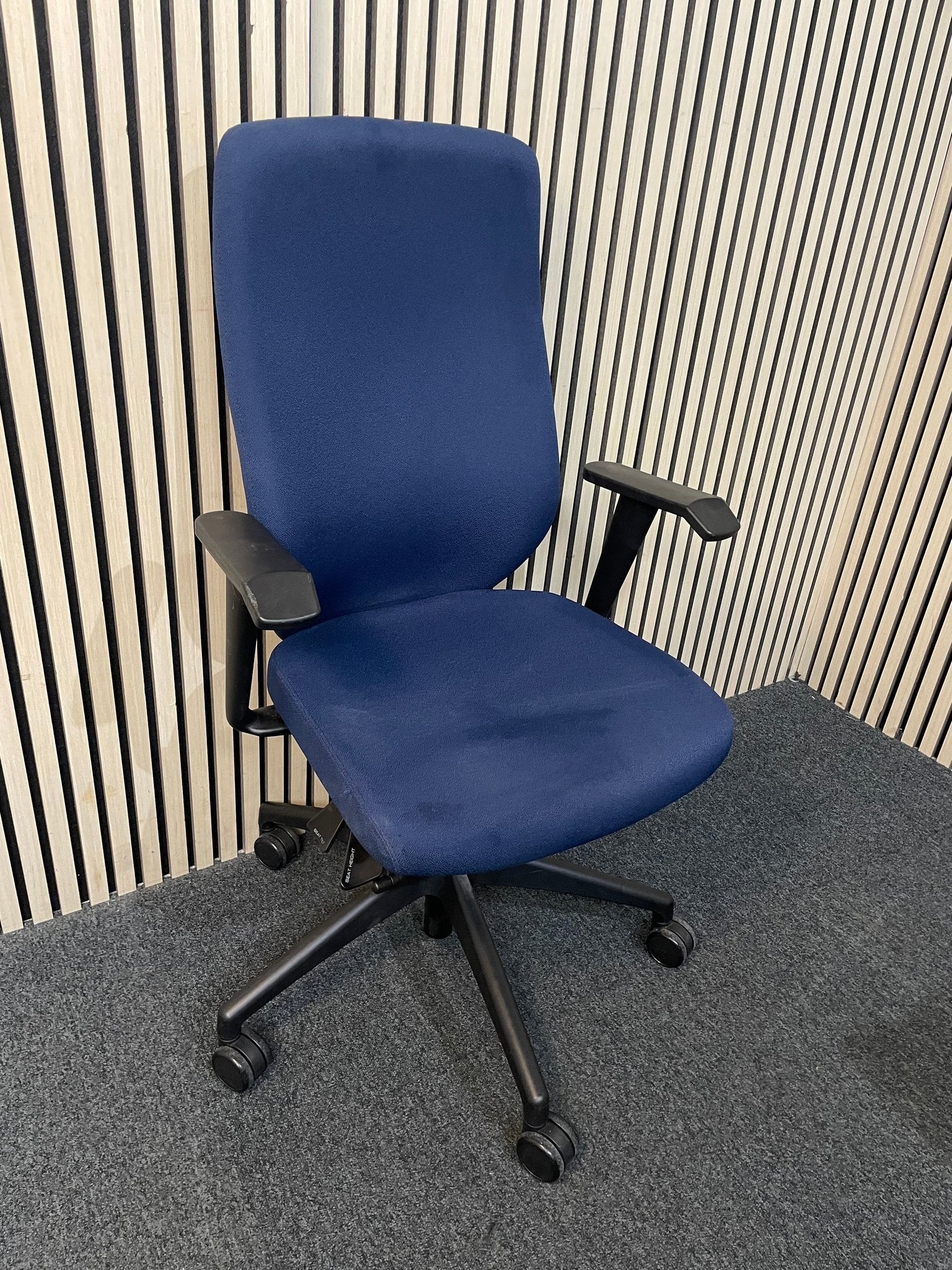 Verco PRf21 navy fabric swivel chair with arms 3425