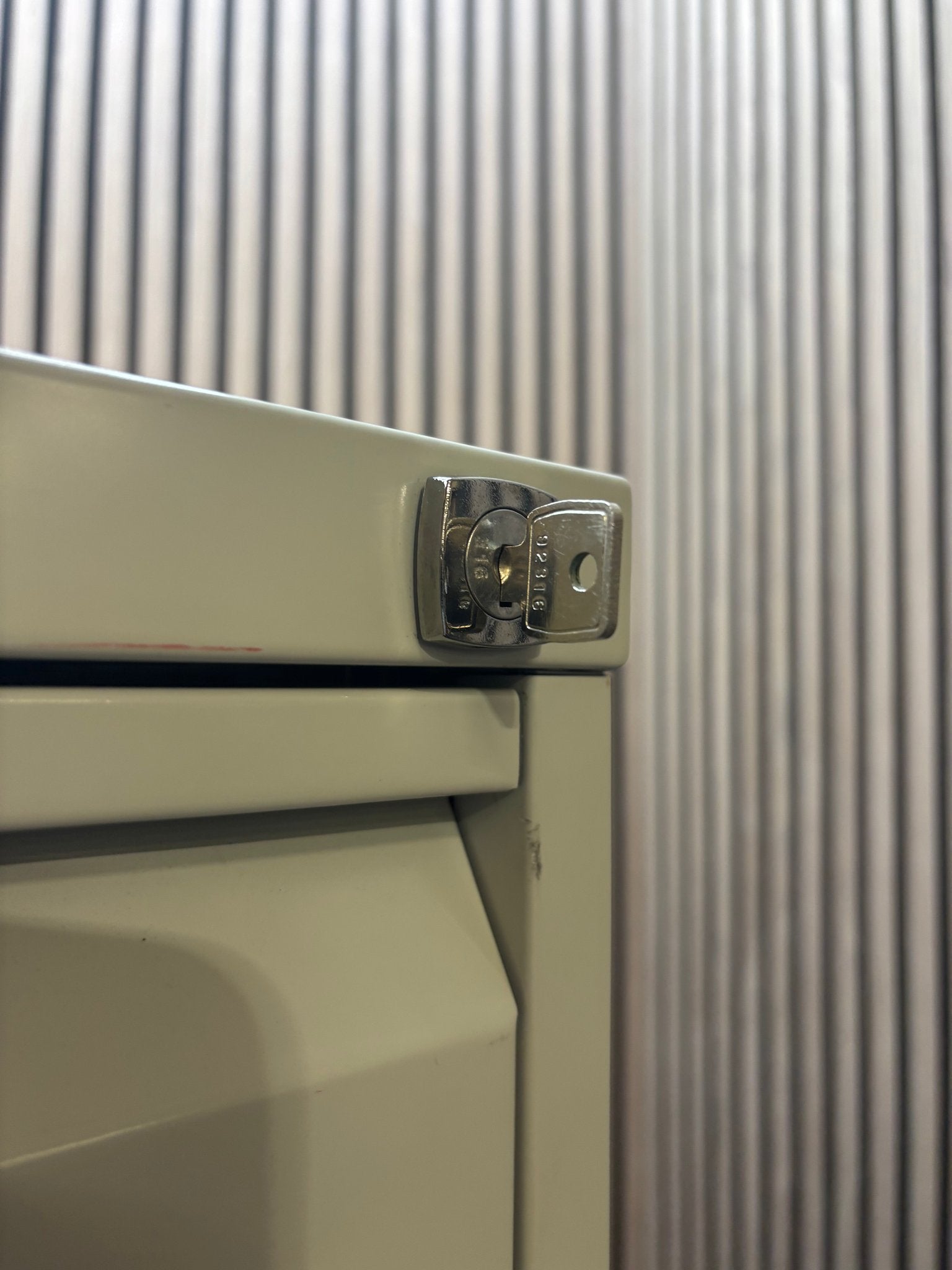 Grey GEO 4 drawer filing cabinet (H 102 x W 46 x D 62 cm)