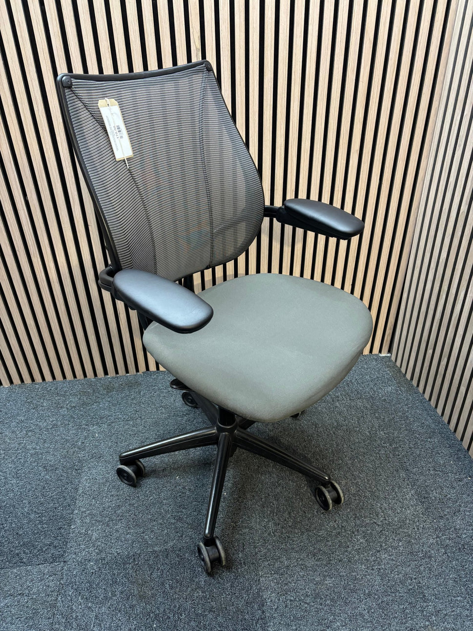 Humanscale Liberty secondhand mesh back swivel chair with fabric seat and adjsutable arms, metal polished 5 star base