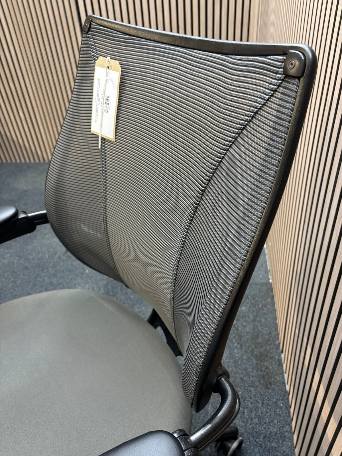 Humanscale Liberty secondhand mesh back swivel chair with fabric seat and adjsutable arms, metal polished 5 star base
