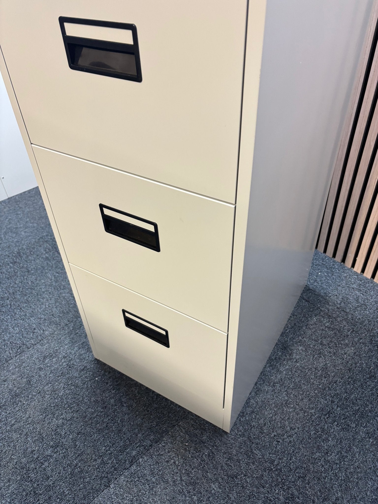Grey metal 4 drawer filing cabinet