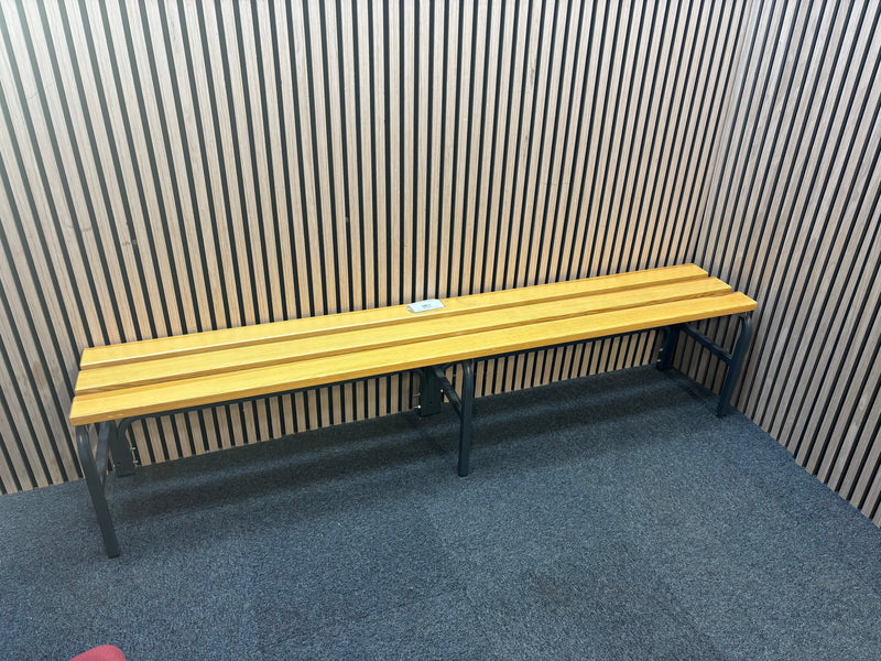 Large solid metal framed wooden bench (L 200 cm) J3939
