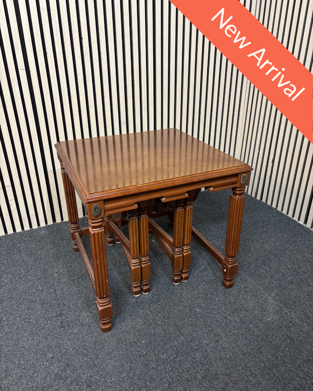 Oval pine framed gate leg kitchen table (W 37, 147 extnd x D 107 cm) 3126