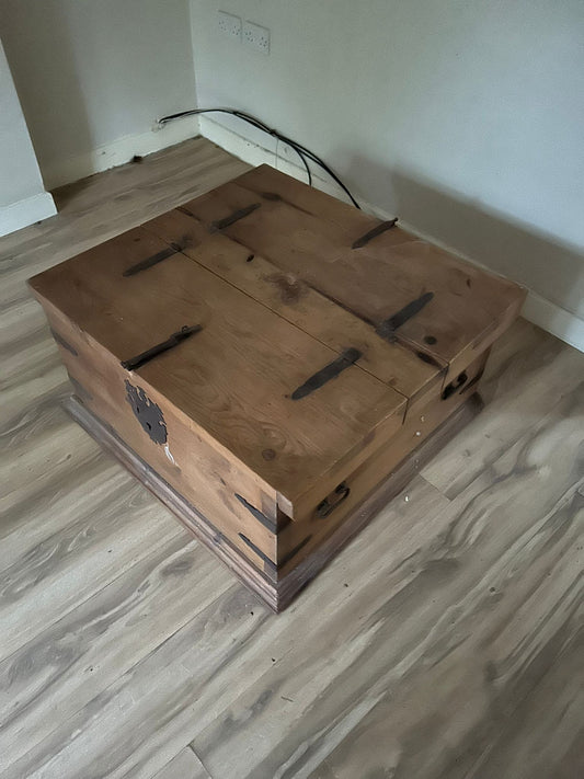 Solid mexican pine top open trunk coffee table