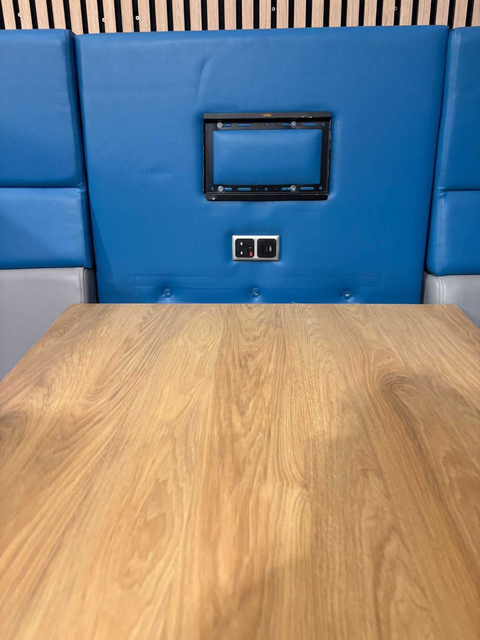 4 Seater Blue & Grey Leatherette Ziggy Meeting Booth