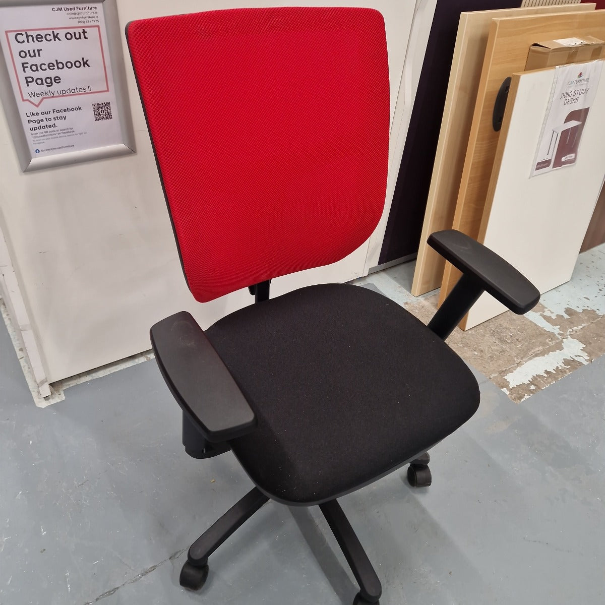 Altino red mesh back, black seat with height adjustable arms