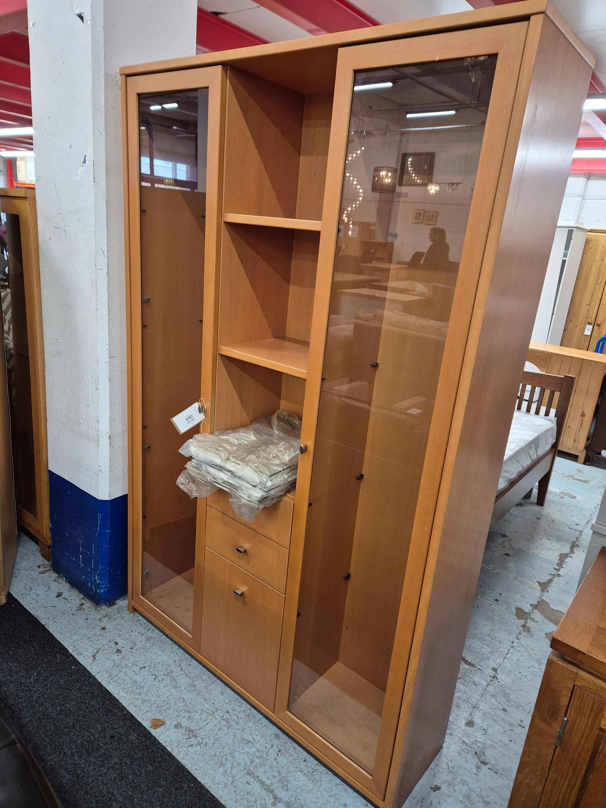 Tall solid beech glass display unit%A0
Width 1200mmTall solid beech glass display unit%A0 2125
Height 1930mm
Depth 350mm