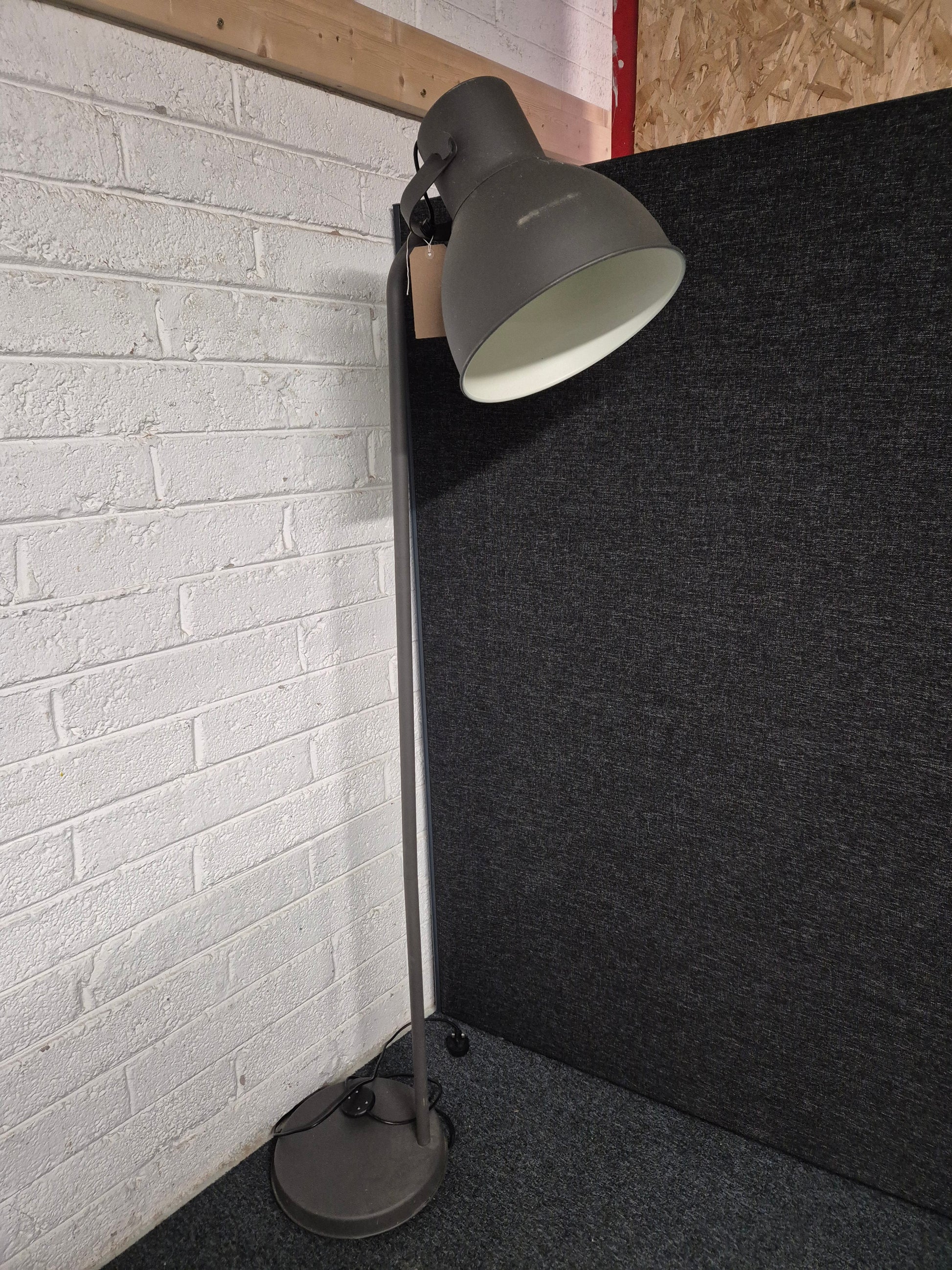Tall black metal standard lamp (180 cm high) 3125