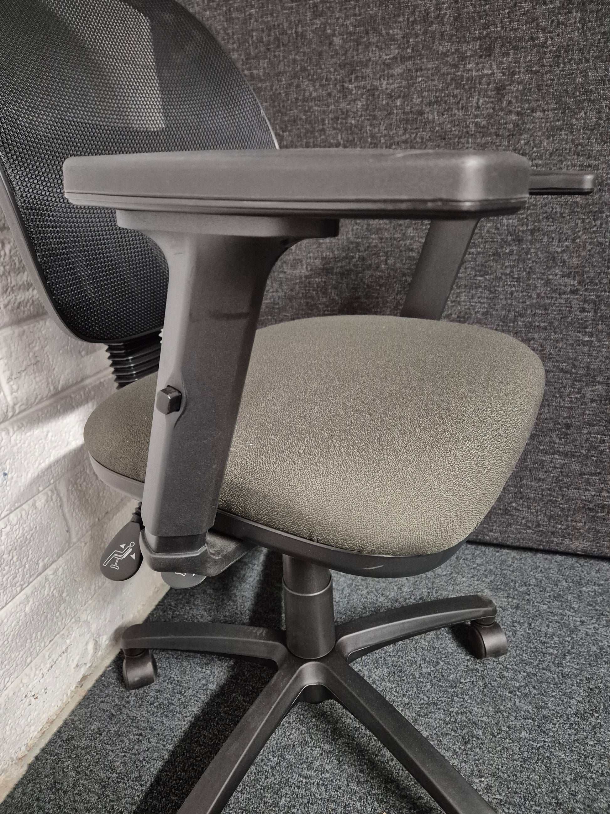 Jota 2 lever swivel chair with HA Back and arms