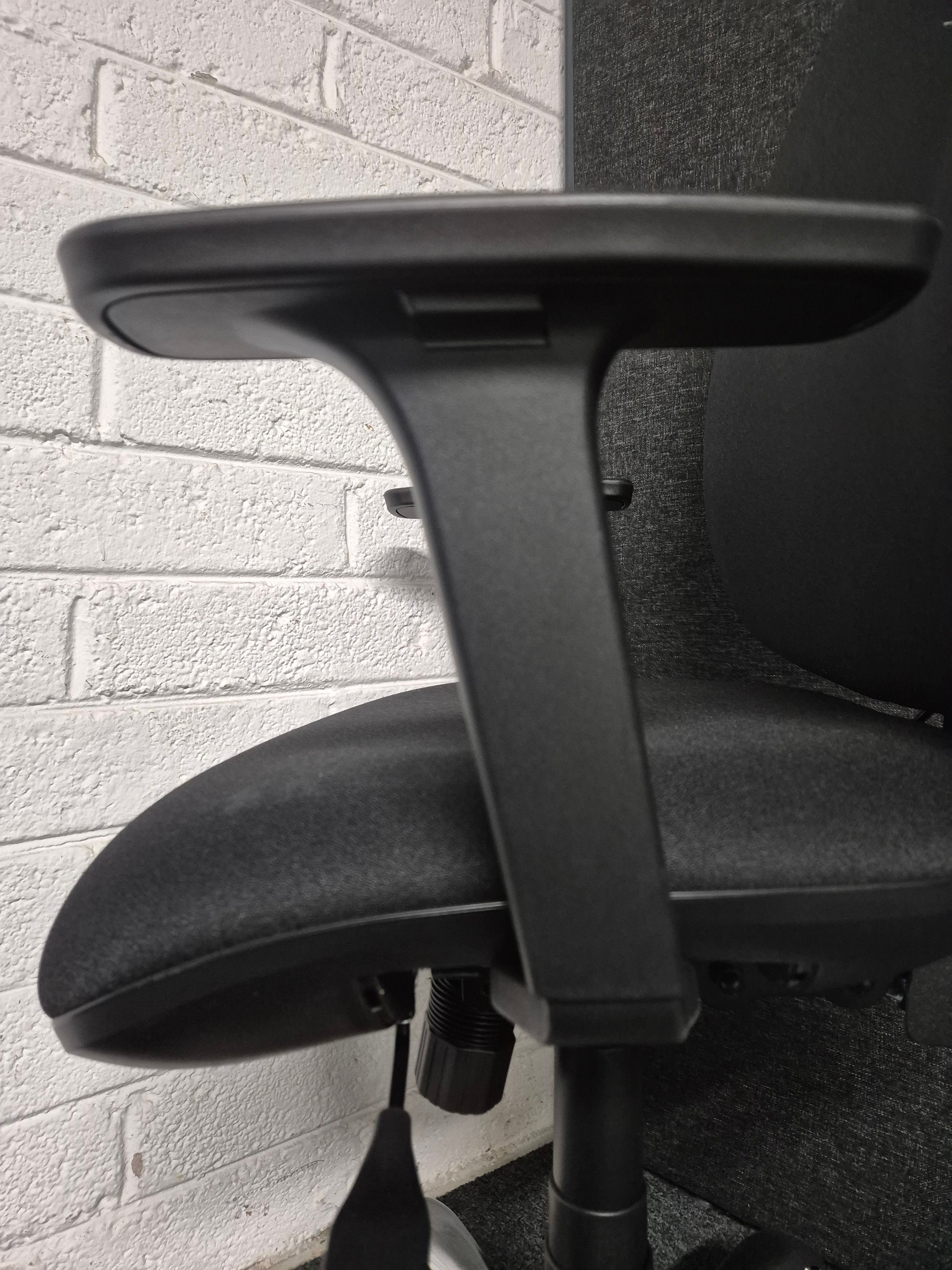 Senza ergo 24hr ergonomic asynchro task chair with height adjustable arms