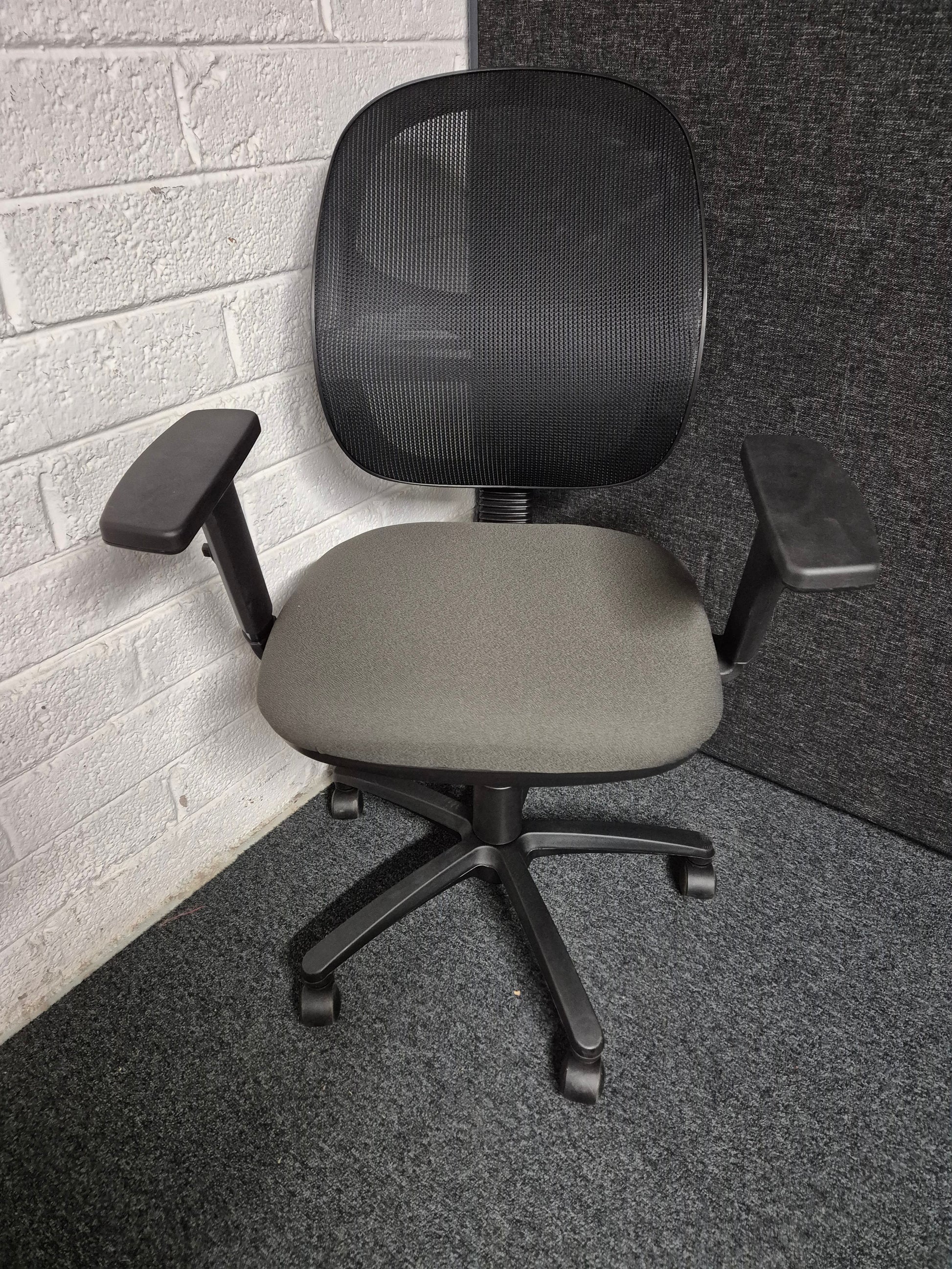 Jota 2 lever swivel chair with HA Back and arms