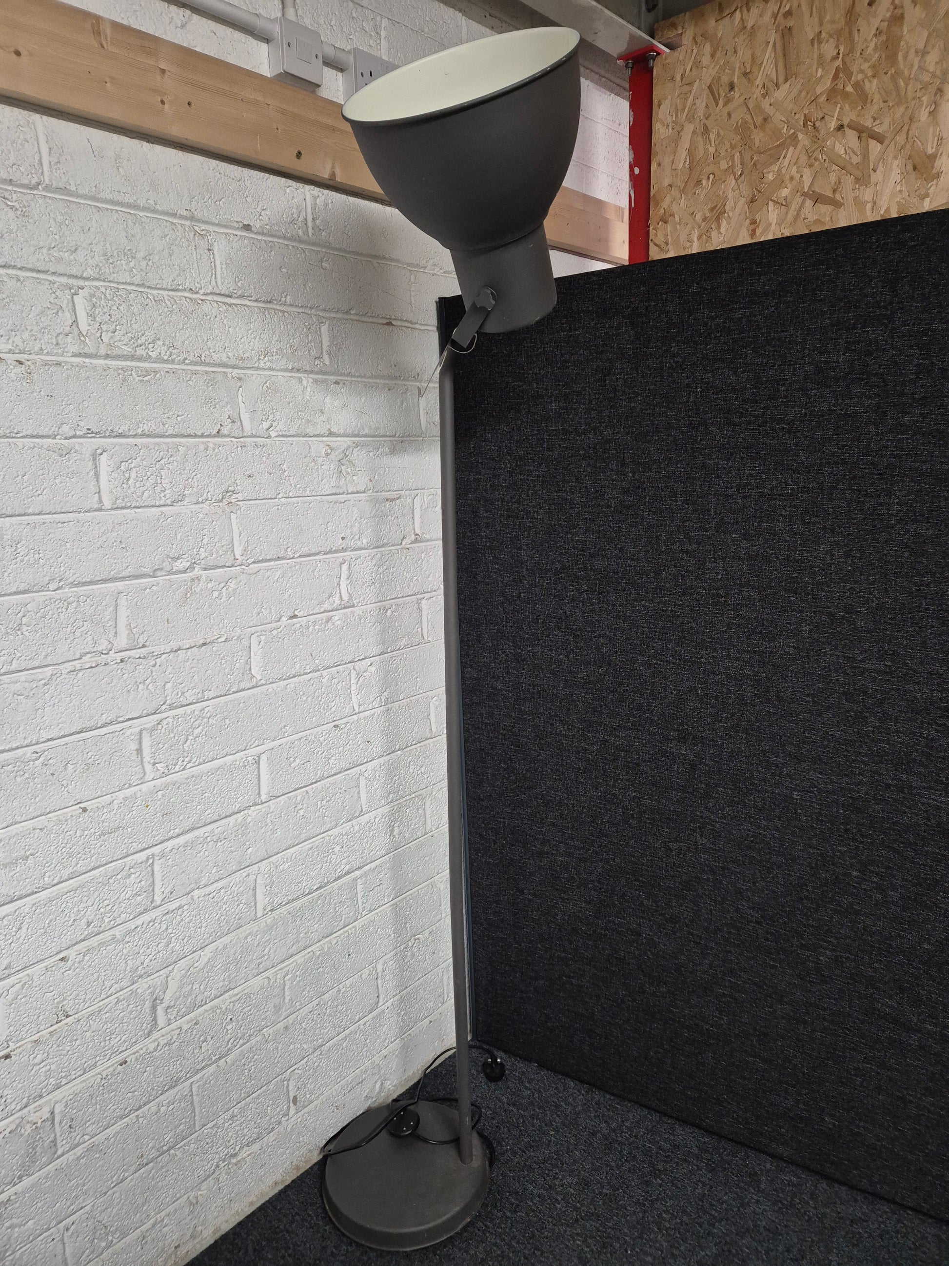 Tall black metal standard lamp (180 cm high) 3125