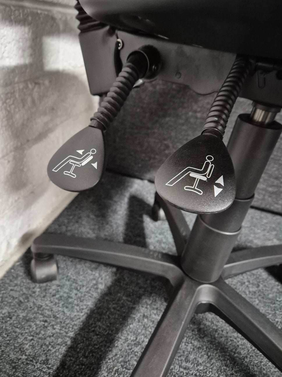 Jota 2 lever swivel chair with HA Back and arms