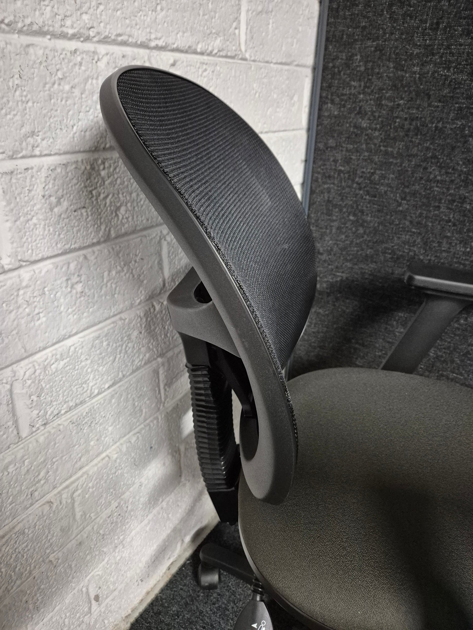 Jota 2 lever swivel chair with HA Back and arms