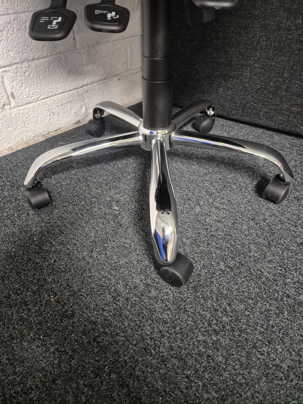 Senza ergo 24hr ergonomic asynchro task chair with height adjustable arms