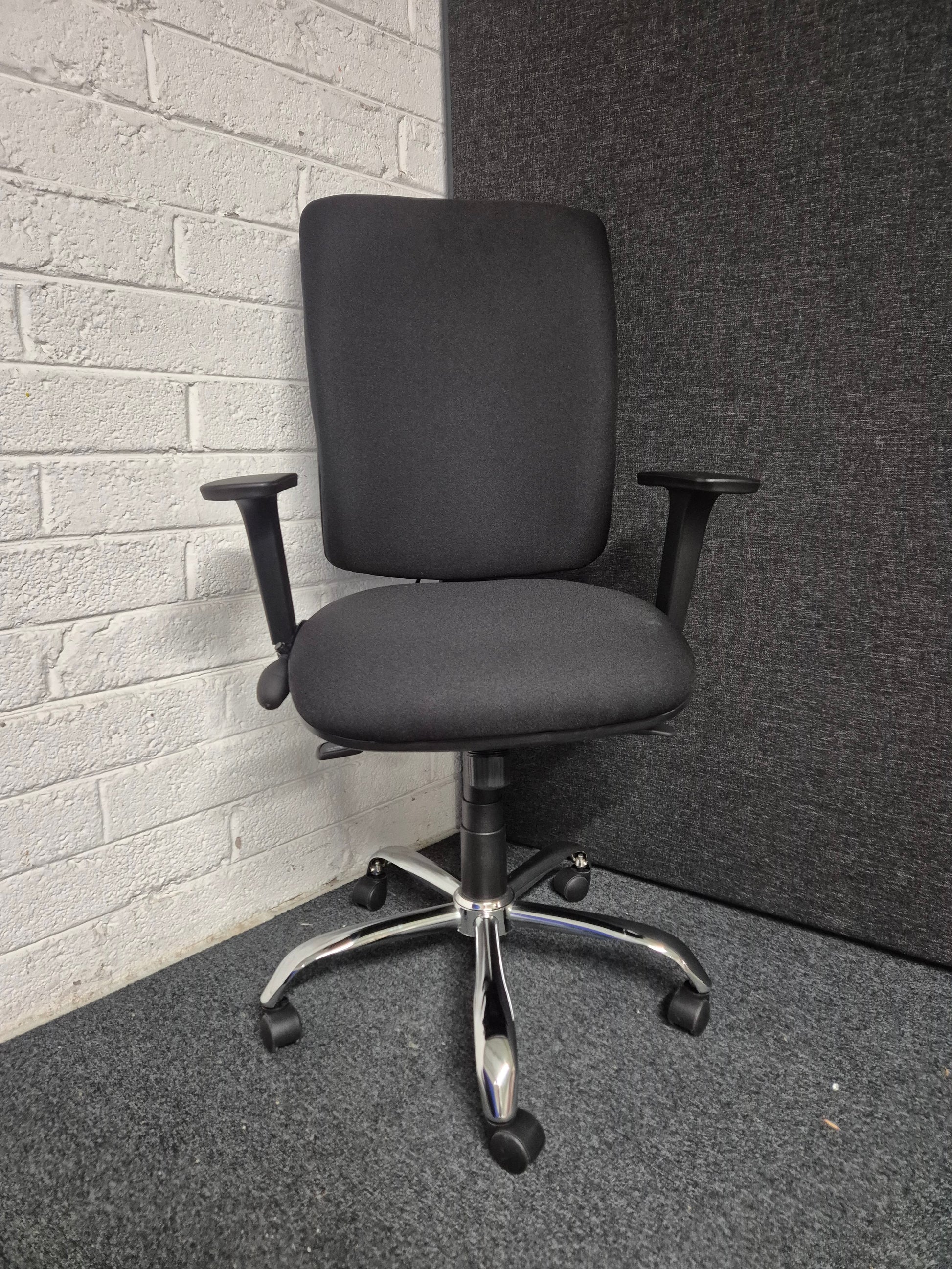 Senza ergo 24hr ergonomic asynchro task chair with height adjustable arms