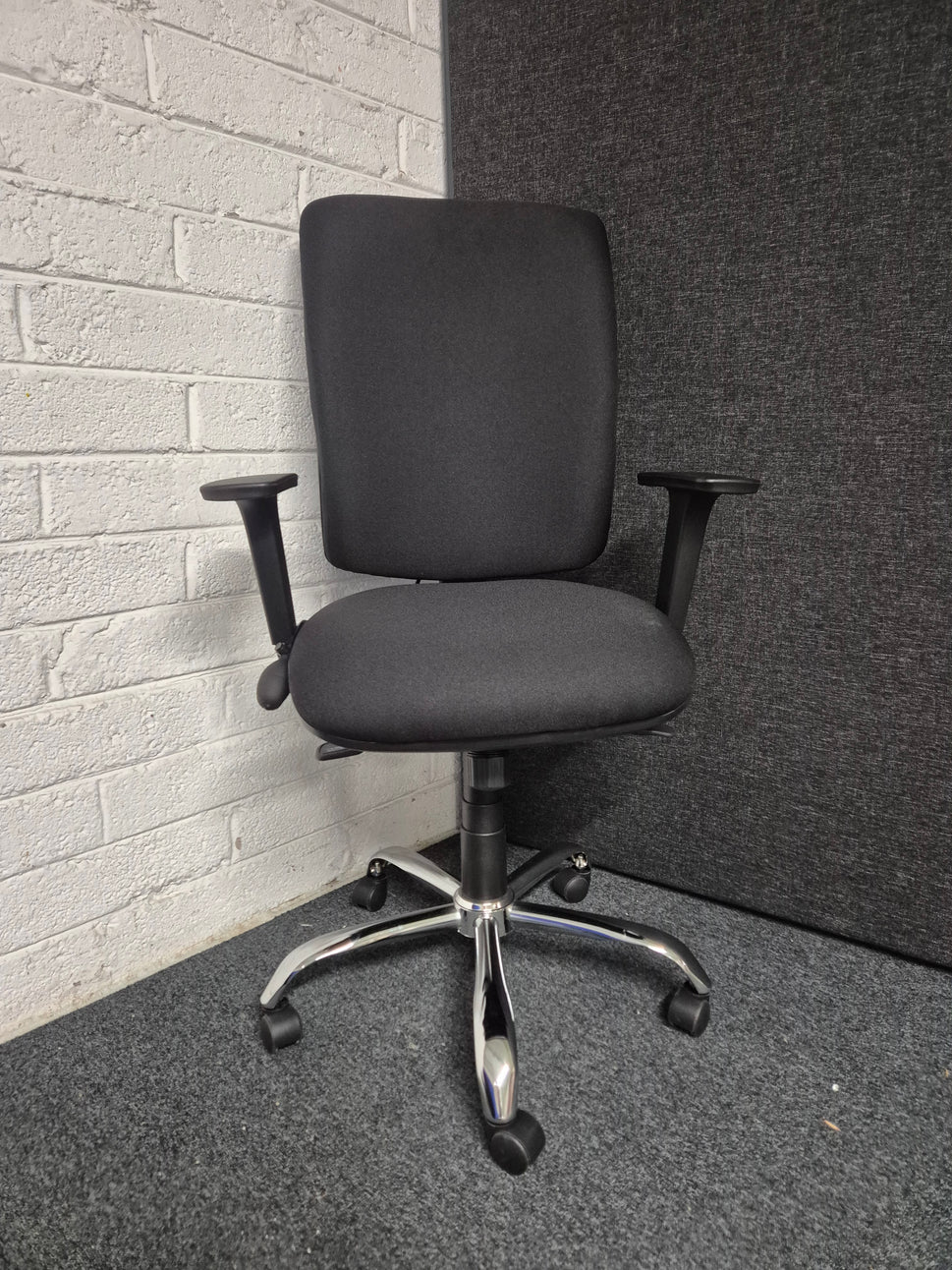 Senza ergo 24hr ergonomic asynchro task chair with height adjustable arms